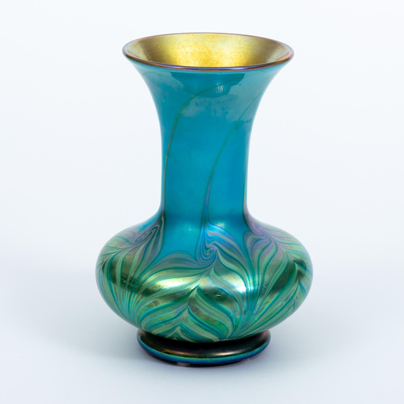 King Tut Design Vase by Lunderg Studios In Good Condition In Stamford, CT