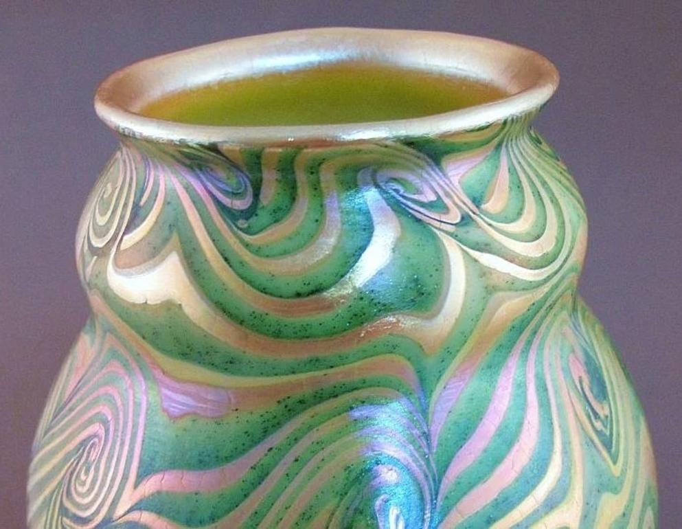 American King Tut Swirling Pattern Iridescent Gold Green Tall Art Glass, 20th Century For Sale