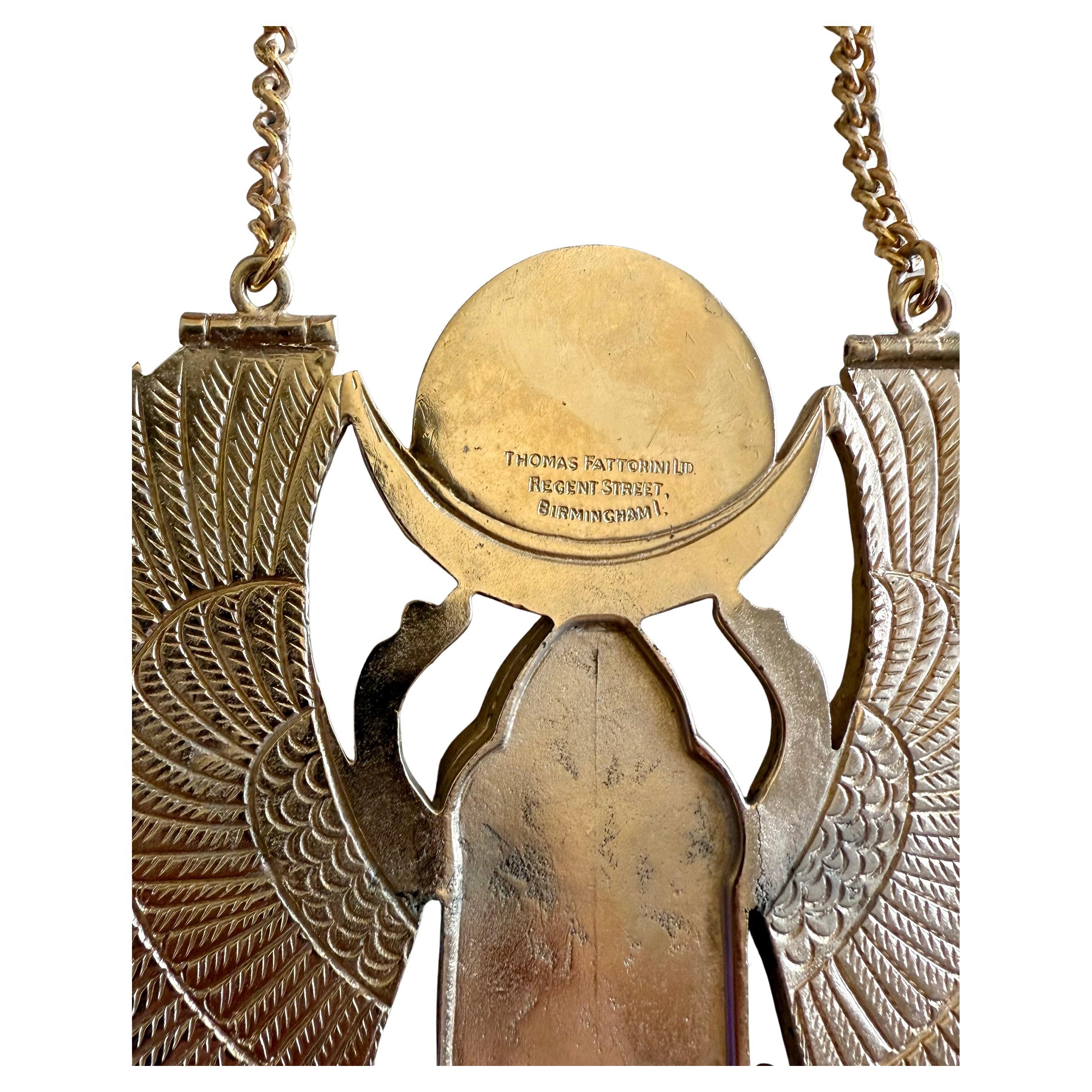 Collana con ciondolo a forma di scarabeo in finto lapislazzuli del Re Tutankhamon Fattorini 1972 In condizioni buone in vendita a Palm Springs, CA