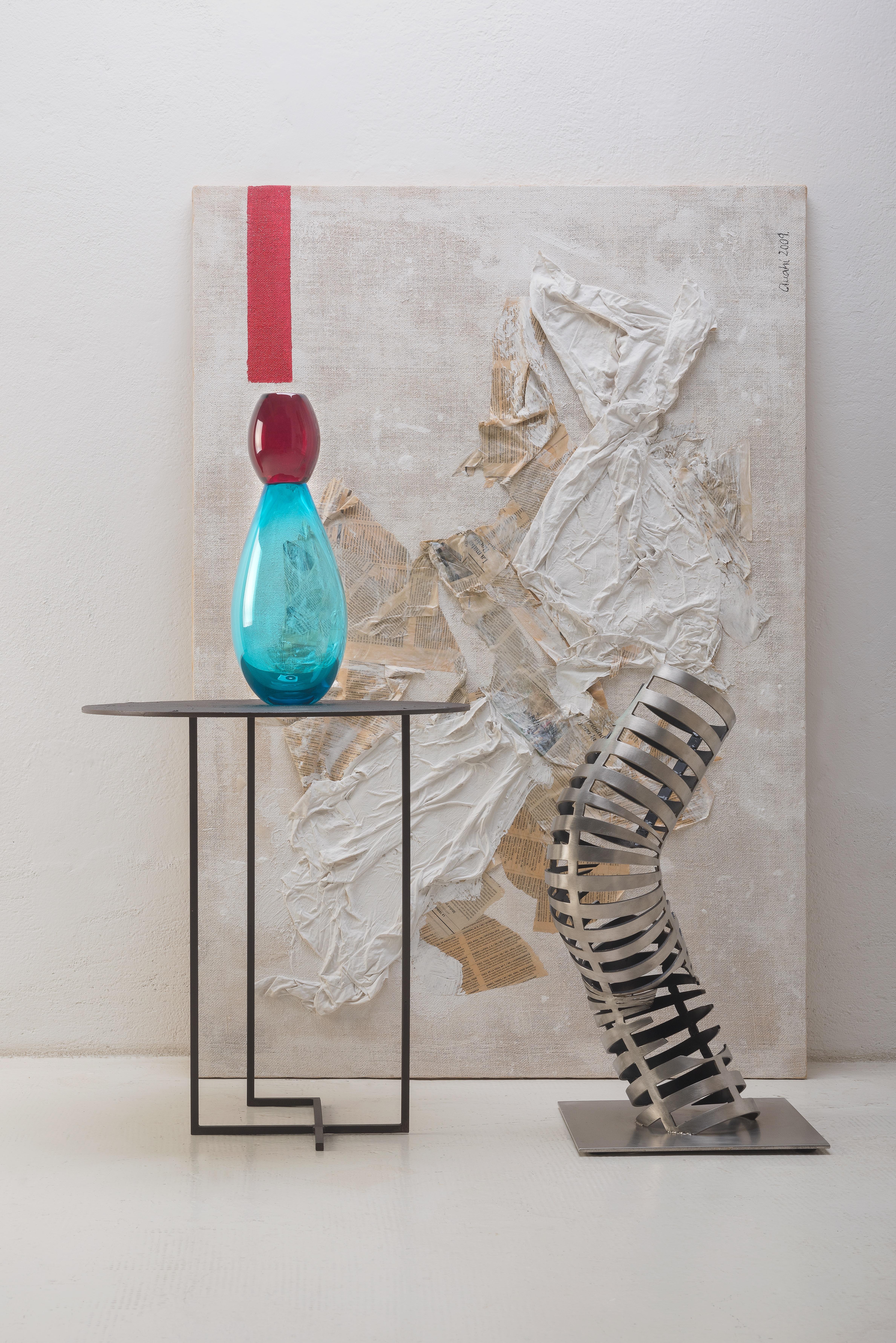 21ème siècle Karim Rashid king vase Murano glass diverses couleurs.
King, conçu par Karim Rashid, est un vase tout en courbes qui allie la royauté à l'esprit visuel. Proposée en combinaison avec Queen, la 
