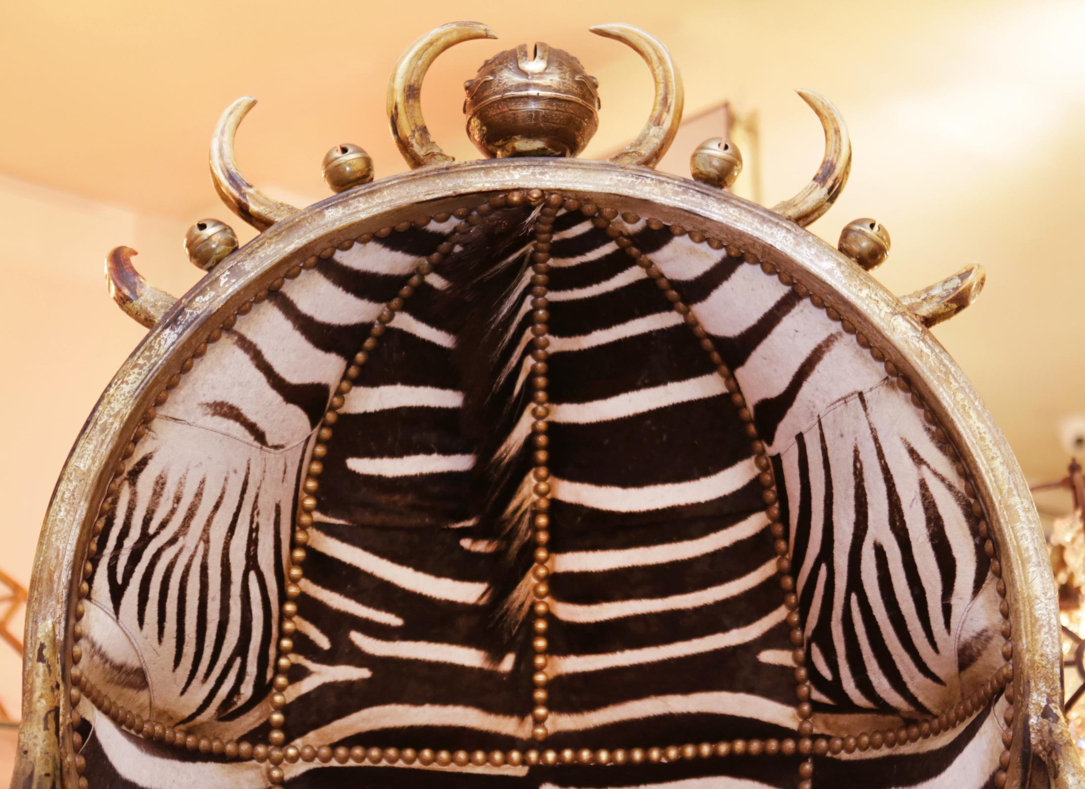 King Zebra Kuppelsessel (Bronze) im Angebot