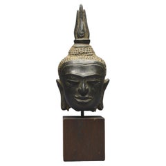 Royaume de Siam, 14e - 15e siècle, style U-Thong, petite tête de Bouddha en bronze 