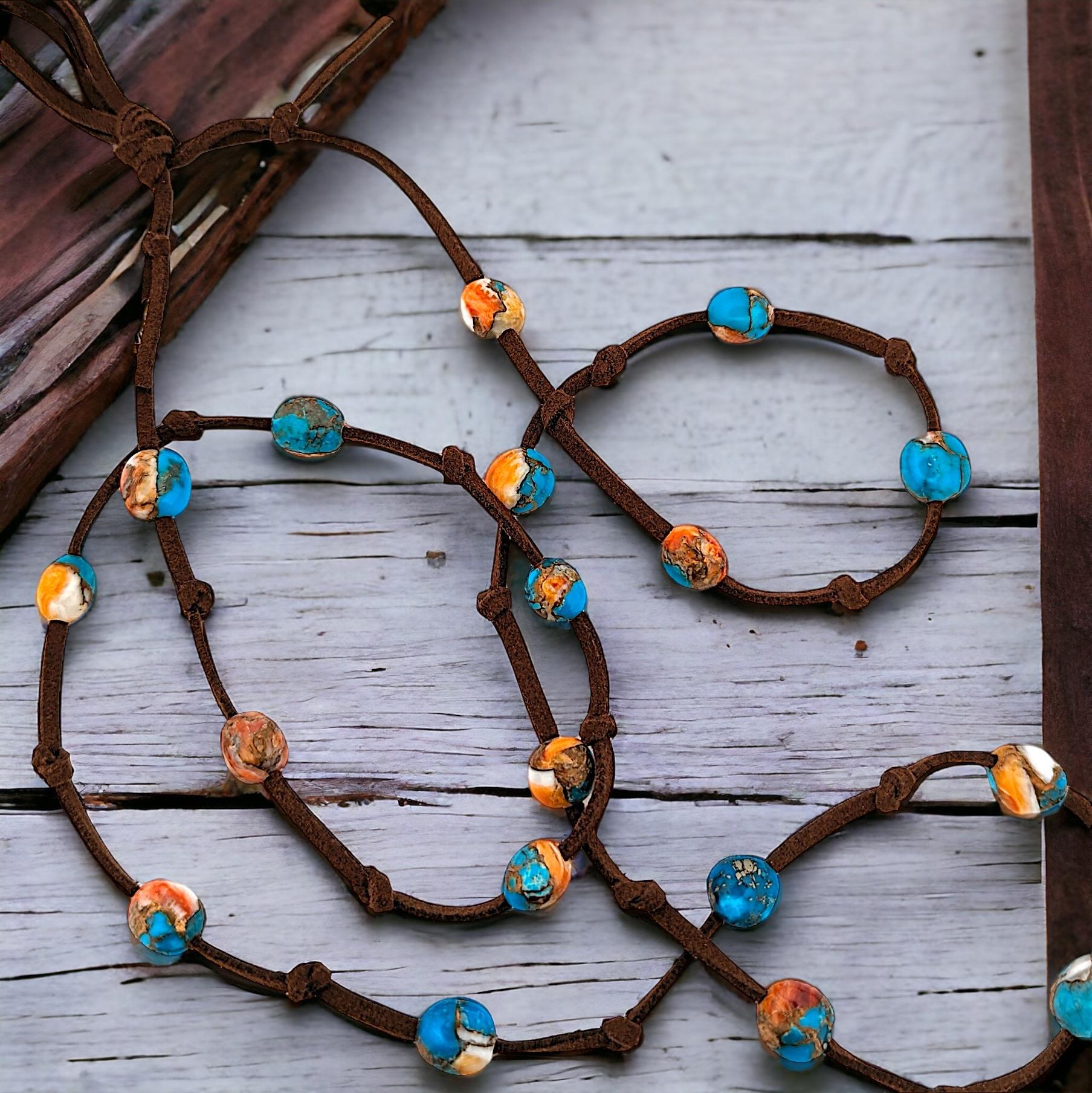 The earthy elegance of genuine leather and the captivating beauty of Kingman turquoise are combined in this necklace. A magnificent Kingman turquoise stone, renowned for its captivating fusion of blues and greens and distinctive matrix patterns,