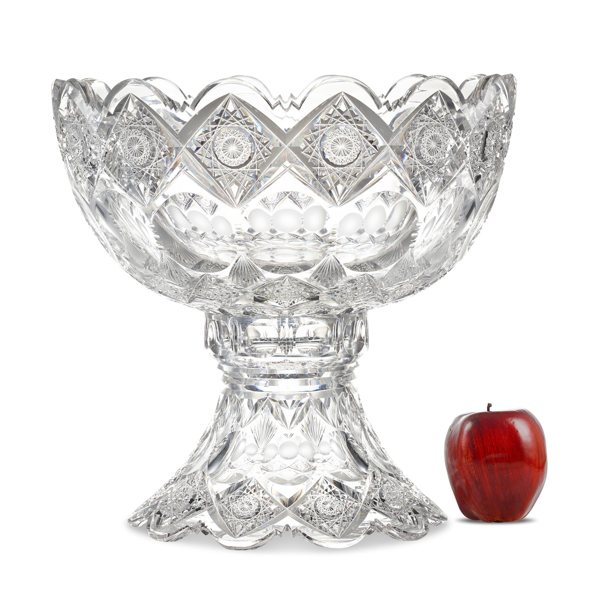 Ponchera de cristal tallado con motivo de Reyes de Hawkes en Excelente Estado en New Orleans, LA