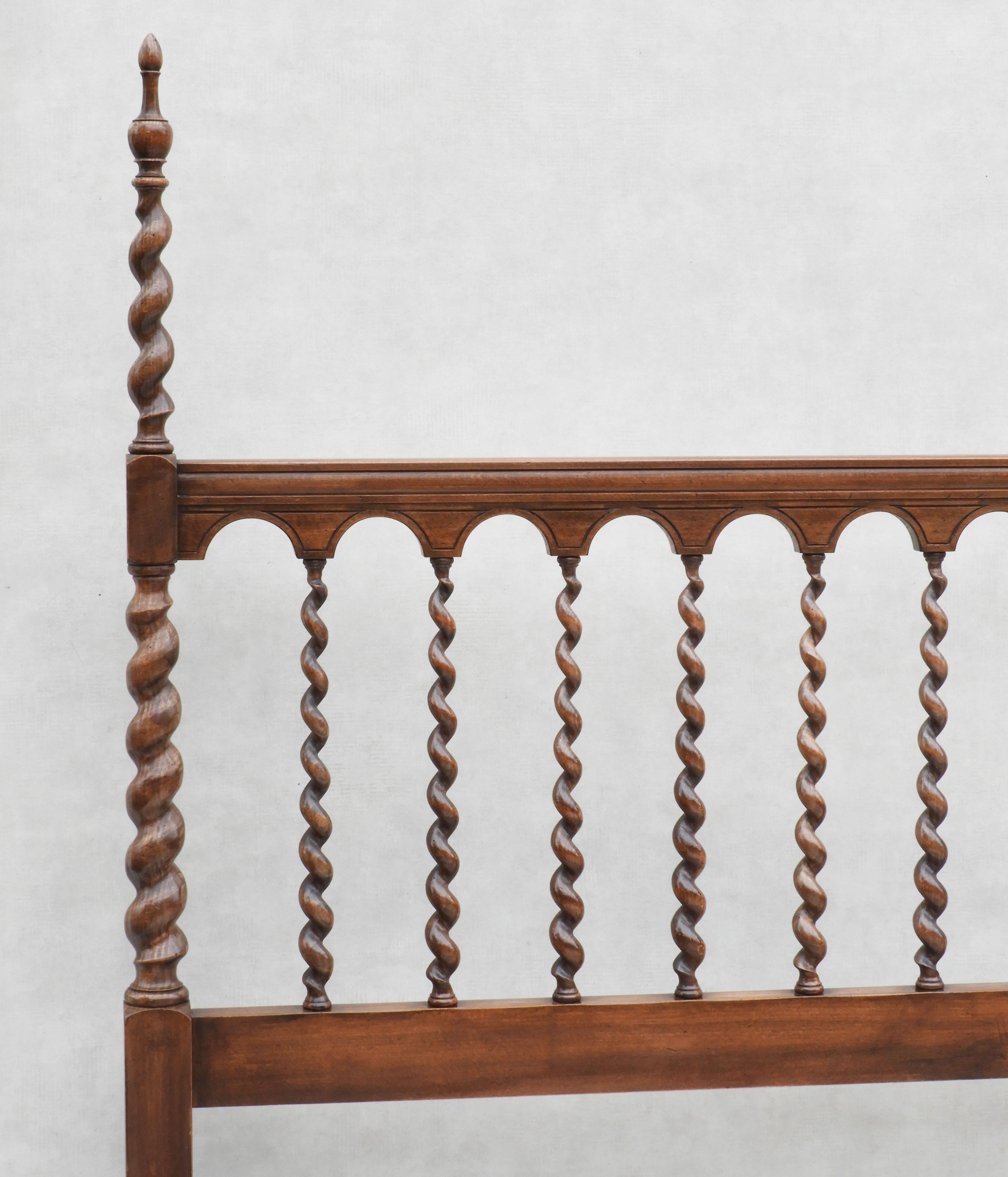 Kingsize Four Poster Bed French Barley Twist Turned Wood In Good Condition In Trensacq, FR