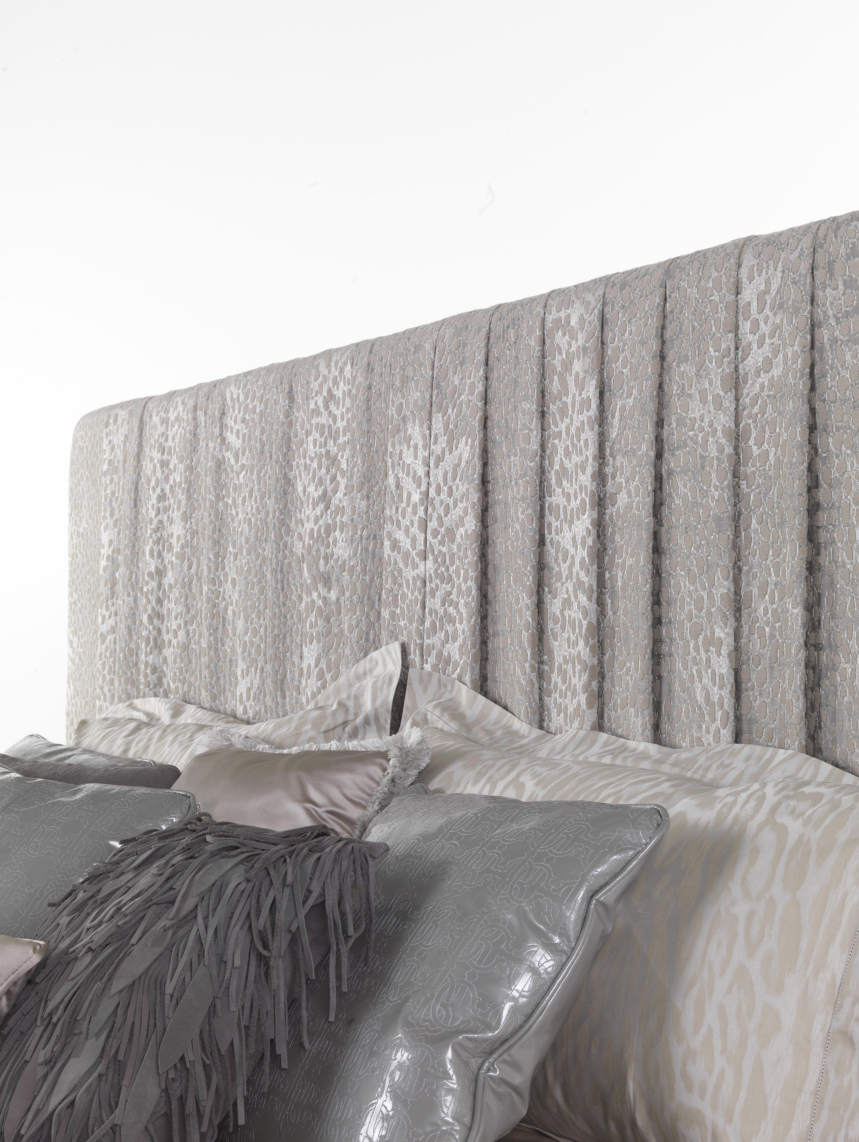 Kingston-Bett aus Stoff von Roberto Cavalli Home Interiors, 21. Jahrhundert (Moderne) im Angebot