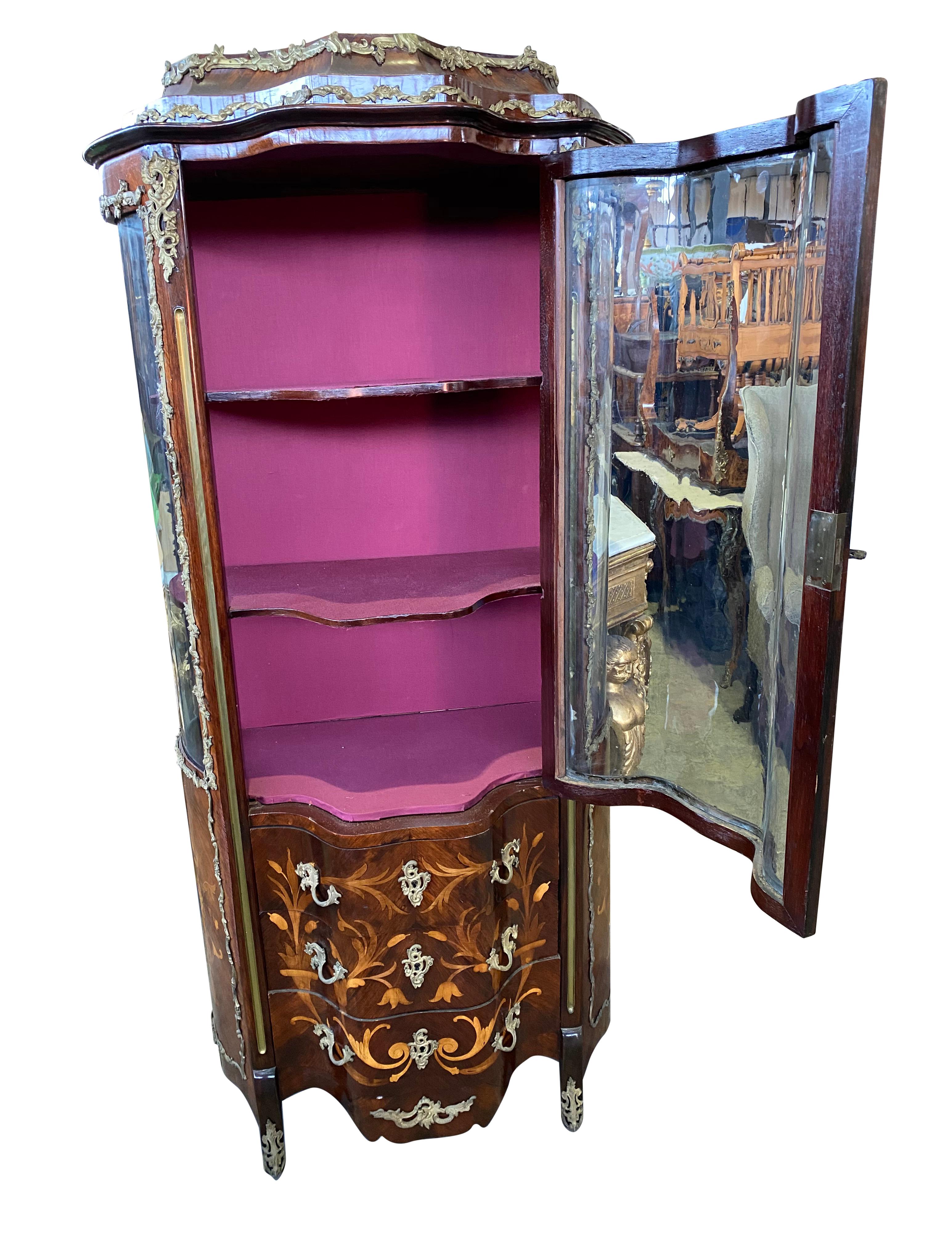 Kingwood Inlaid Bowfront Vitrine, 19th Century For Sale 7