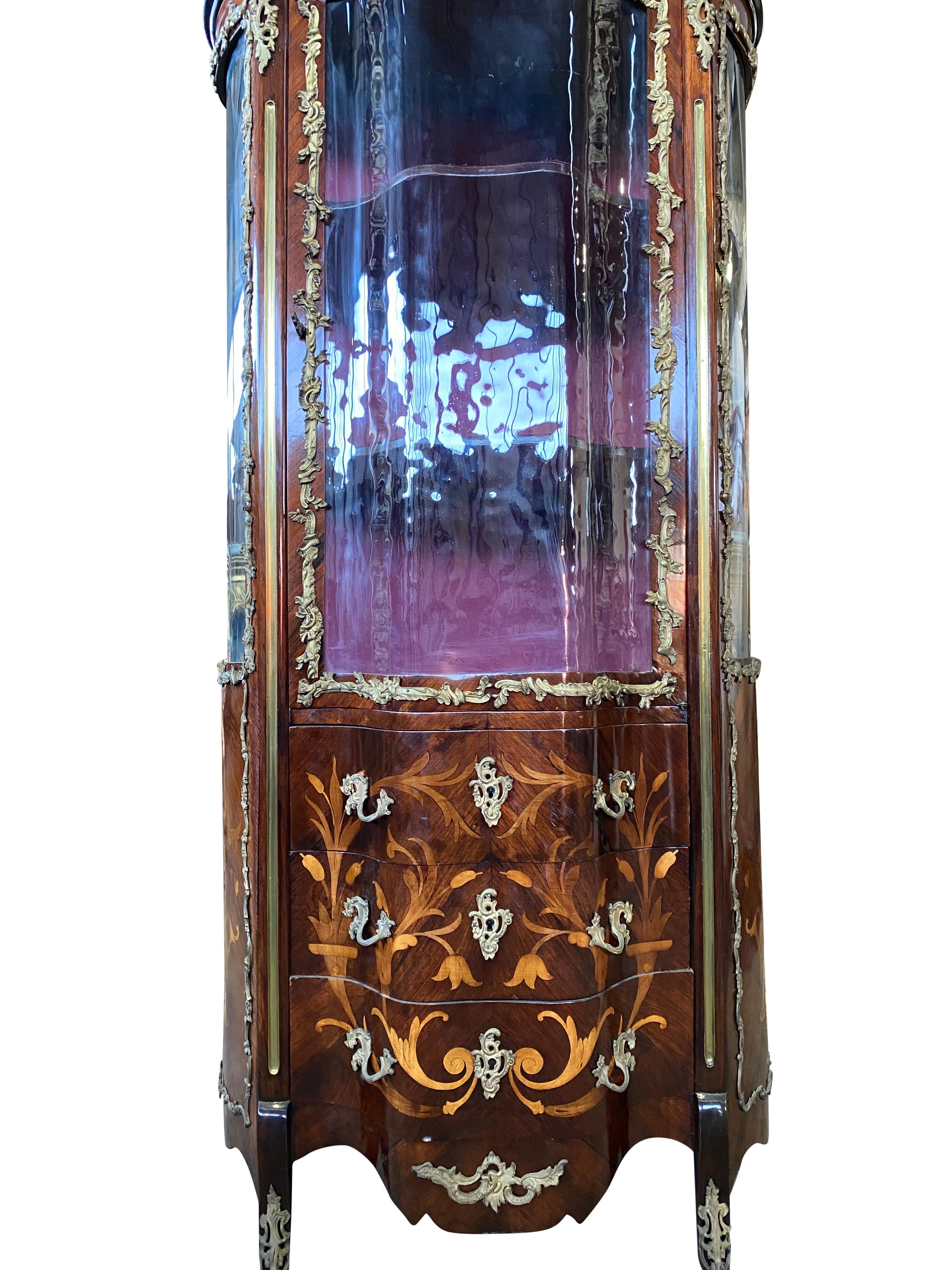Kingwood Inlaid Bowfront Vitrine, 19th Century For Sale 12