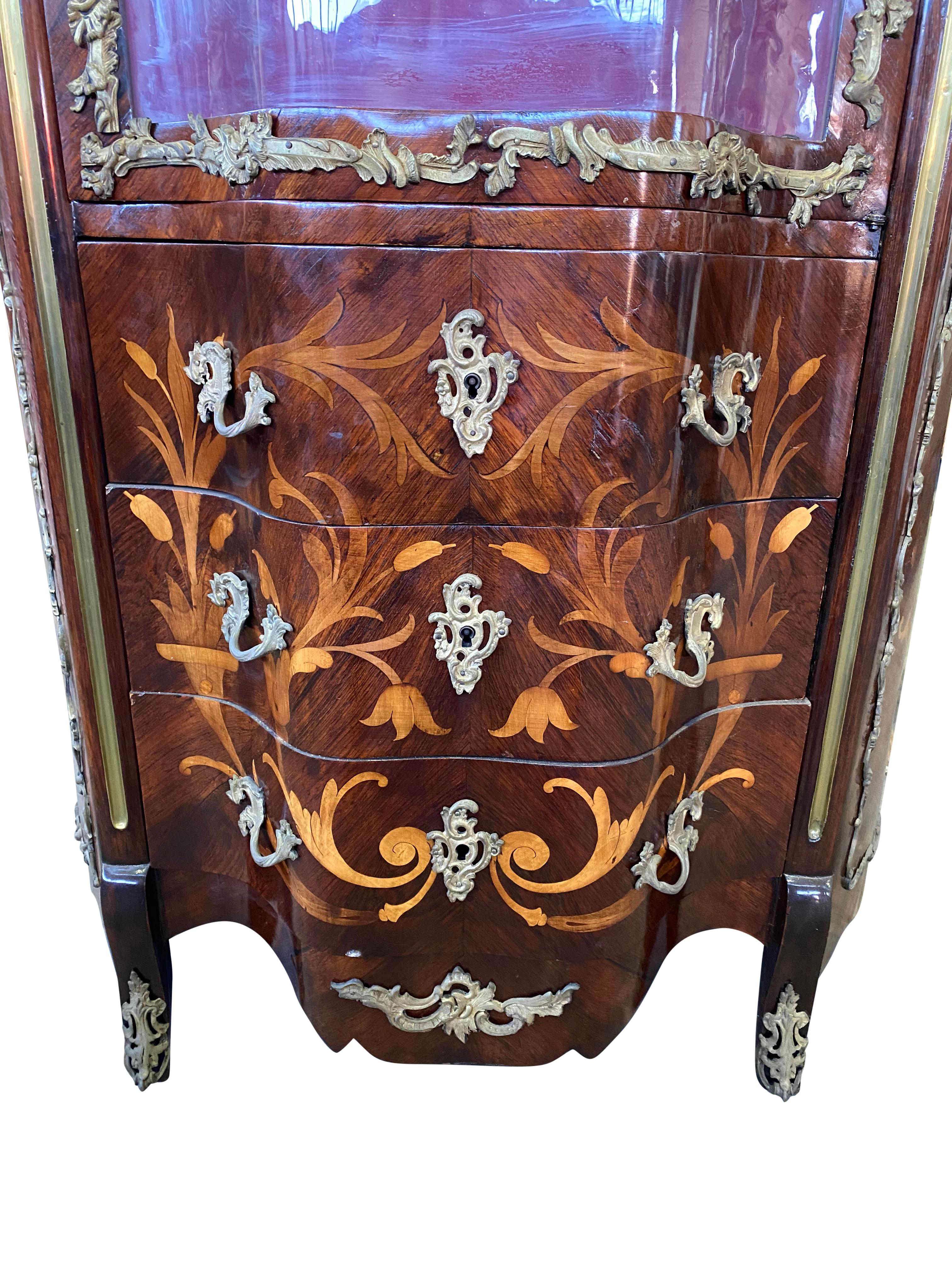 Kingwood Inlaid Bowfront Vitrine, 19th Century For Sale 1
