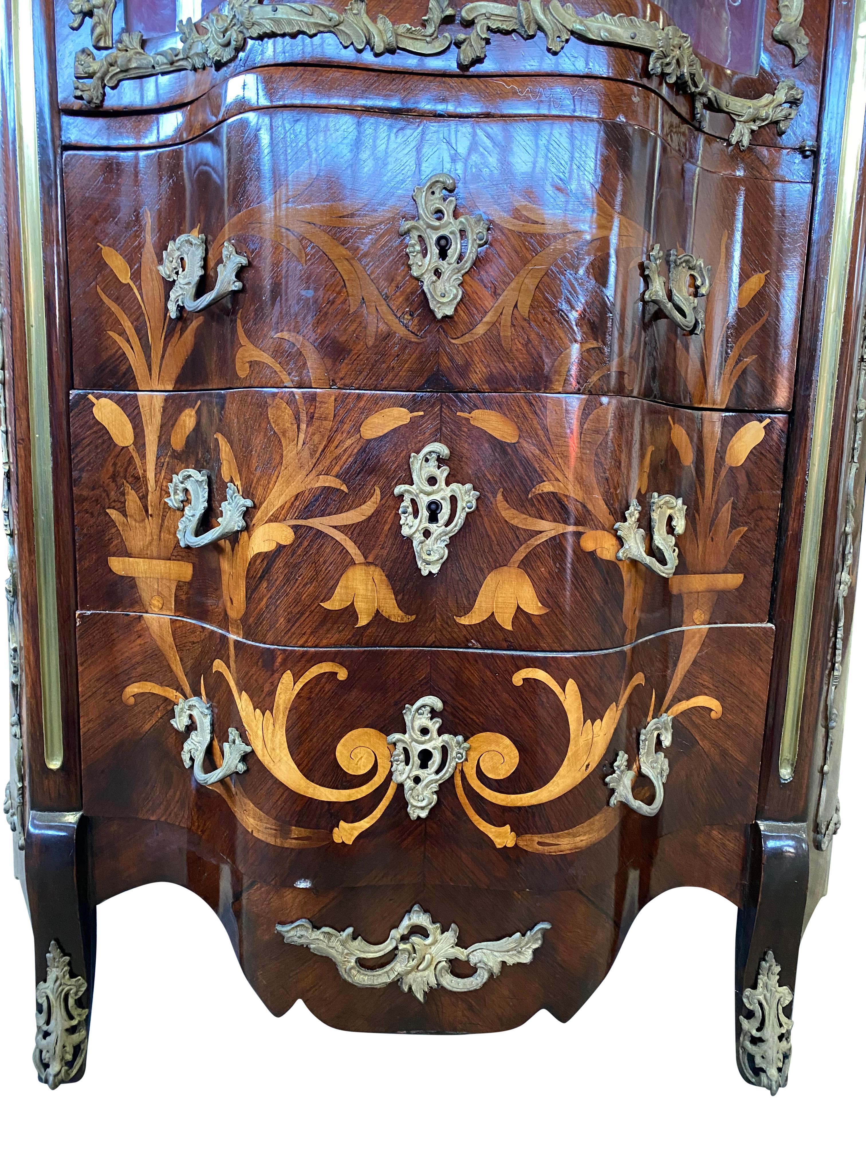 Kingwood Inlaid Bowfront Vitrine, 19th Century For Sale 2