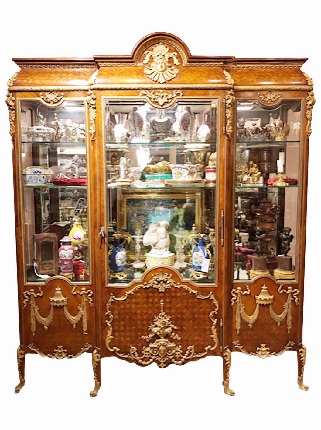 A Kingwood vitrine attributed to Maison G. Grimard, a well known French Ebenistes de art in the 19th century. The Ormolu mounted cabinet and frame are mounted with acanthus leaves and ornate floral motifs with cabriole legs. Circa 1890,