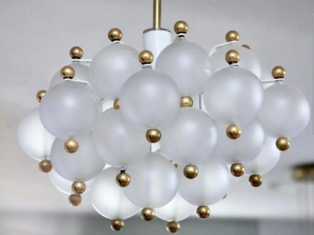 Kinkedley Ceiling Light made of Frosted Glass Balls with Brass Ball Finials In Good Condition In London, GB