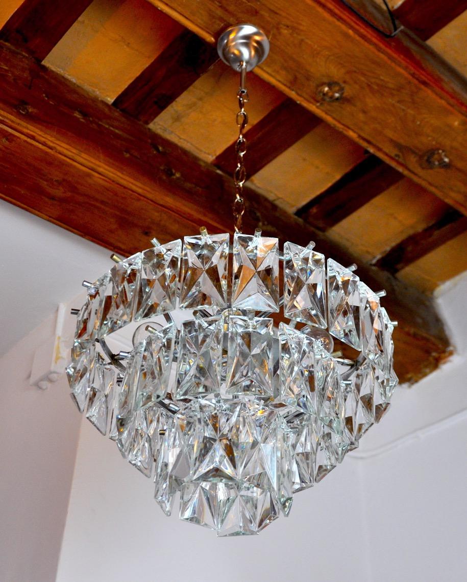 Very beautiful kinkeldey chandelier designated and produced in Germany in the 70s. Structure in gilded metal composed of cut crystals in perfect condition spread over 3 levels. Design object that will illuminate your interior wonderfully.