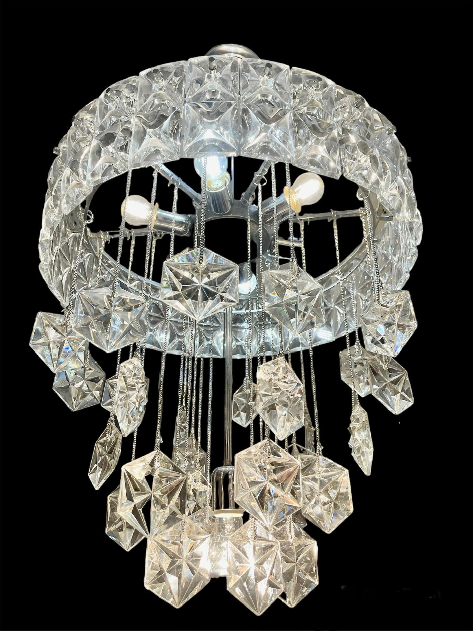 Exceptional JT Kalmar chandelier with large ice frost glass Flakes with brass / chrome structure. The Design and the quality of the glass make this piece the best of the Austrian Design.

This unique Kalmar chandelier in cristal glass are