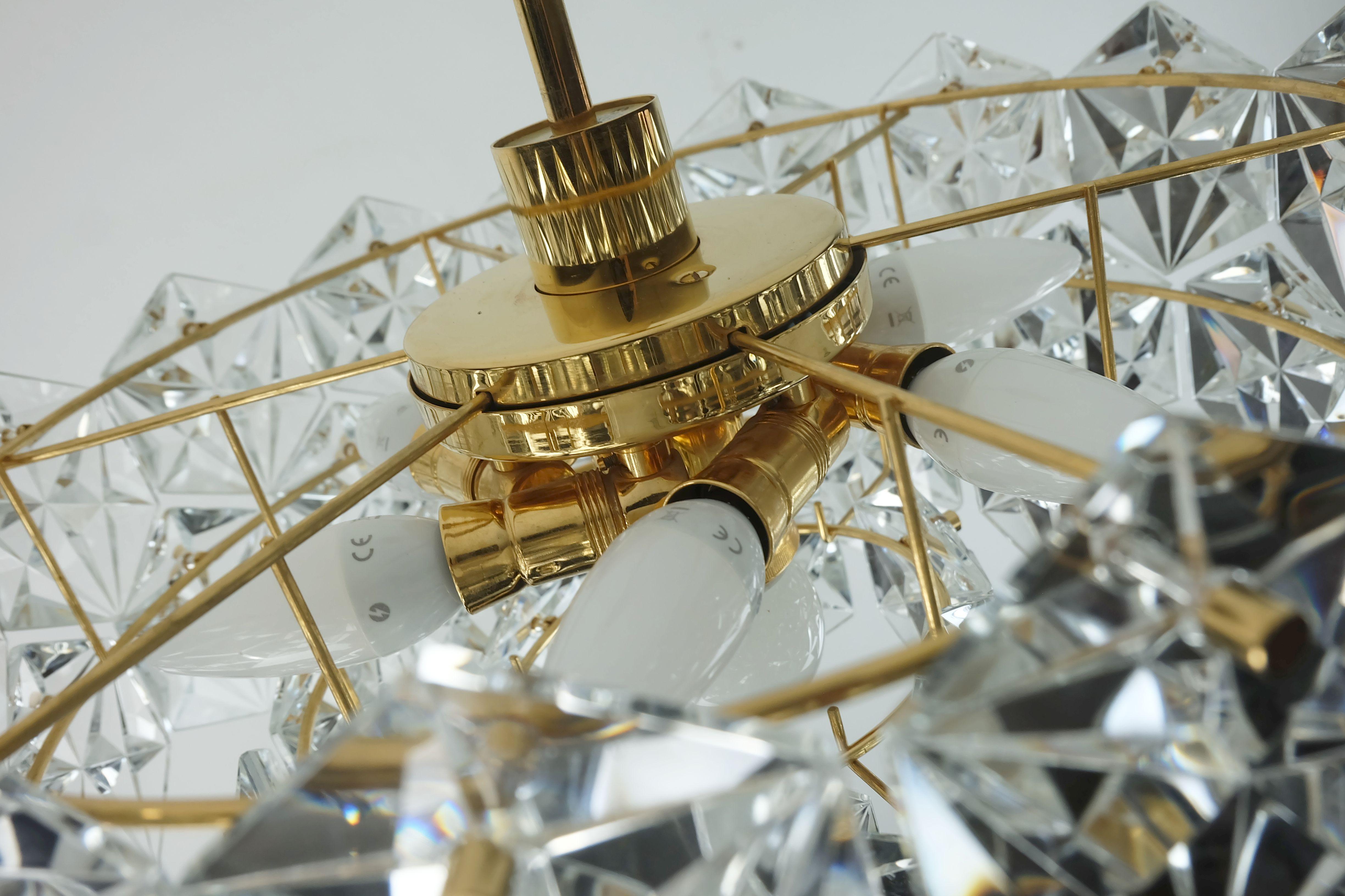 kinkeldey CHANDELIER Prismen aus Kristallglas und vergoldetem Metall 60er Jahre (Mitte des 20. Jahrhunderts) im Angebot