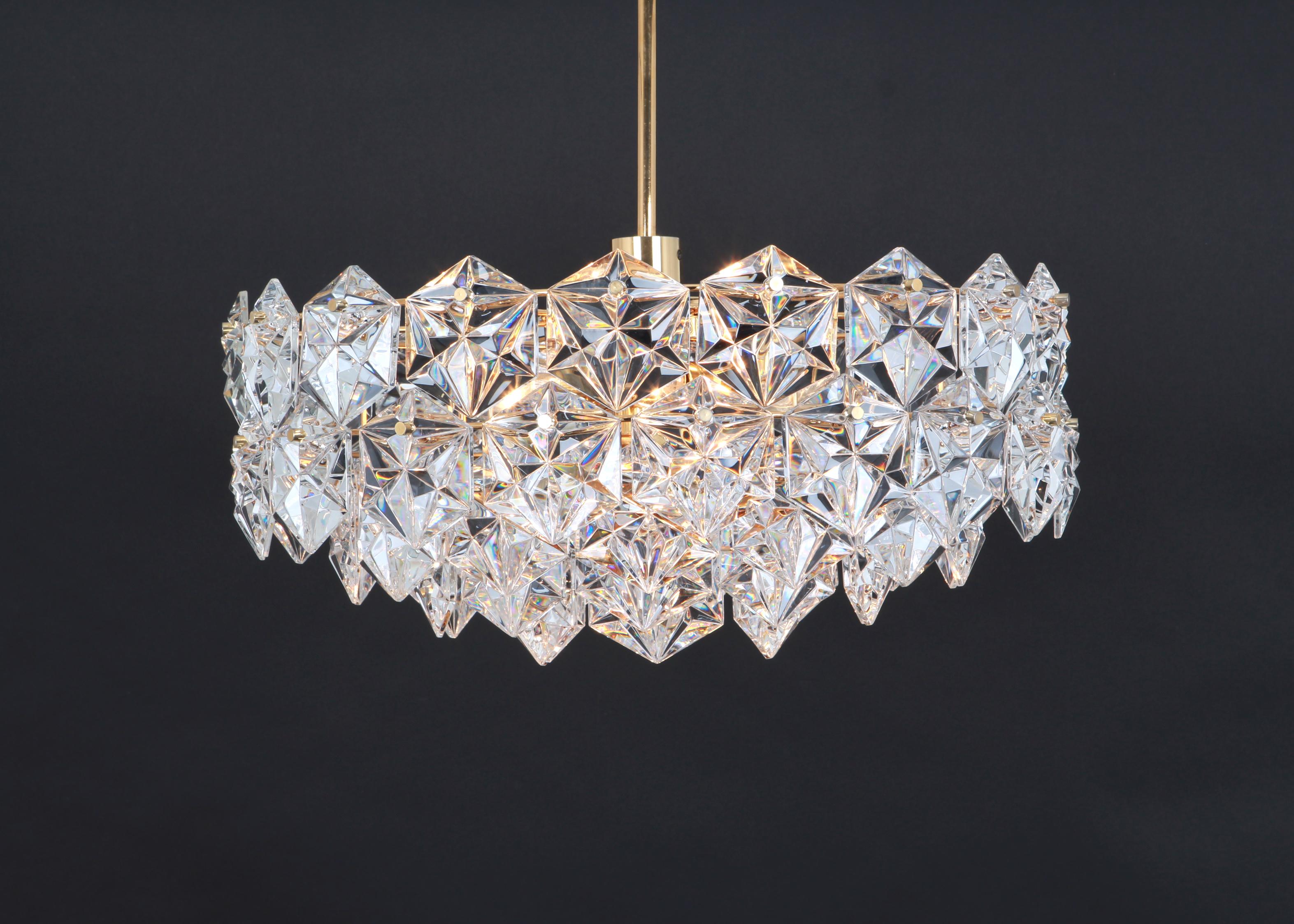 1 of 2 Kinkeldey Chandelier Gilt Brass and Crystal Glass, Germany, 1970s For Sale 5