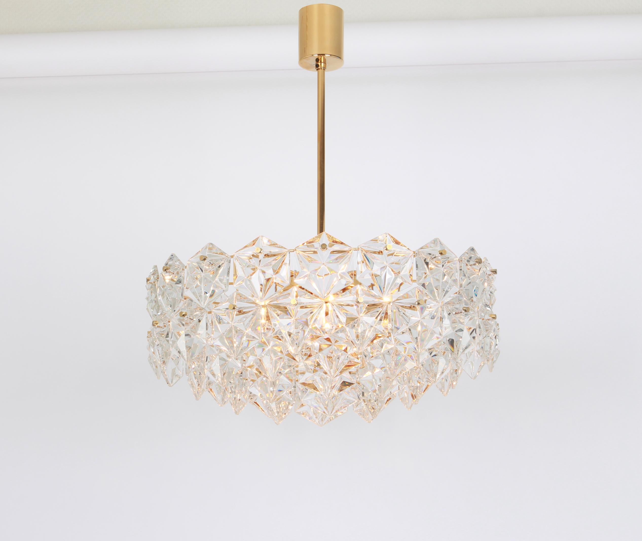 1 of 2 Kinkeldey Chandelier Gilt Brass and Crystal Glass, Germany, 1970s In Good Condition For Sale In Aachen, NRW