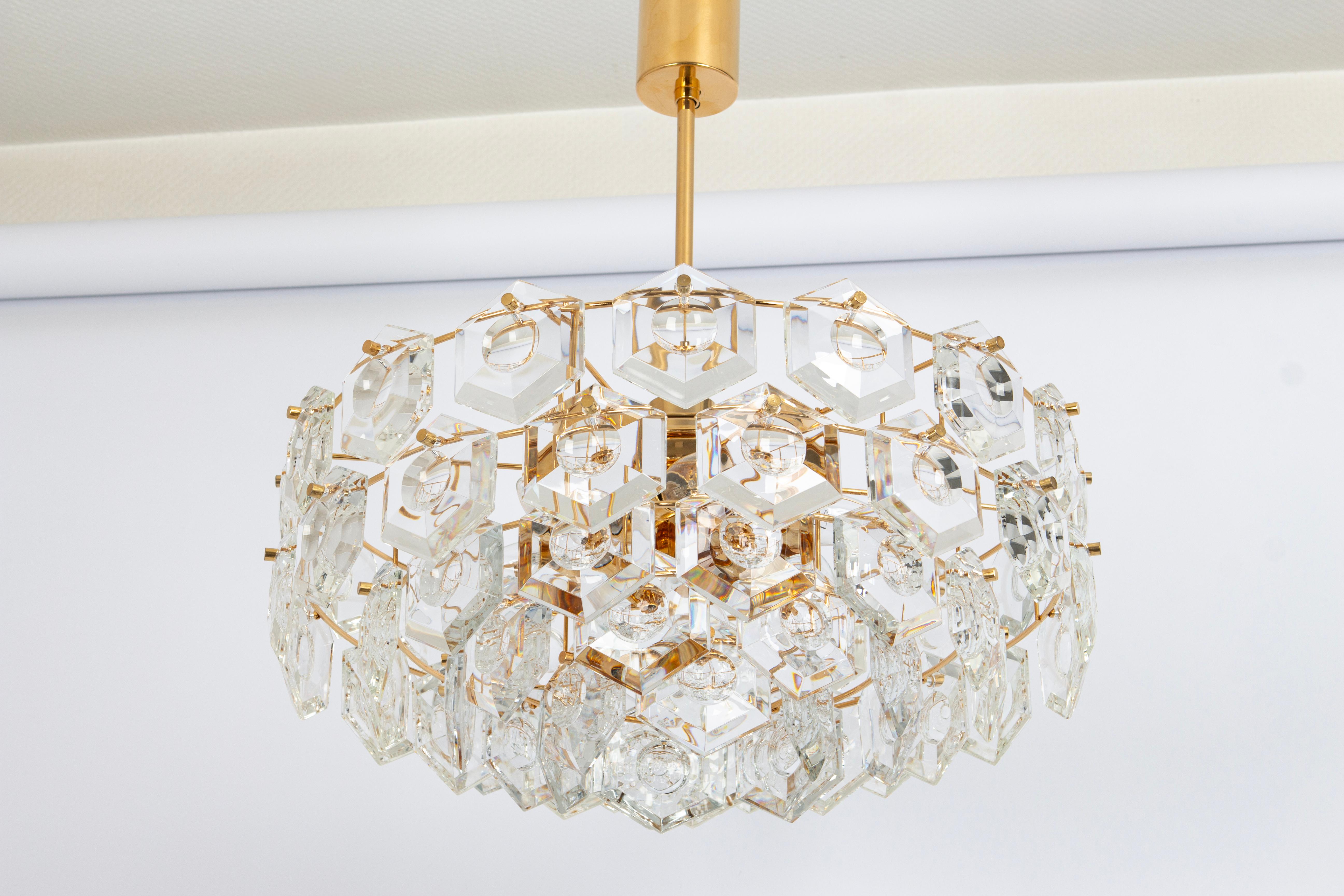 Kinkeldey Chandelier Gilt Brass and Crystal Glass, Germany, 1970s In Good Condition For Sale In Aachen, NRW
