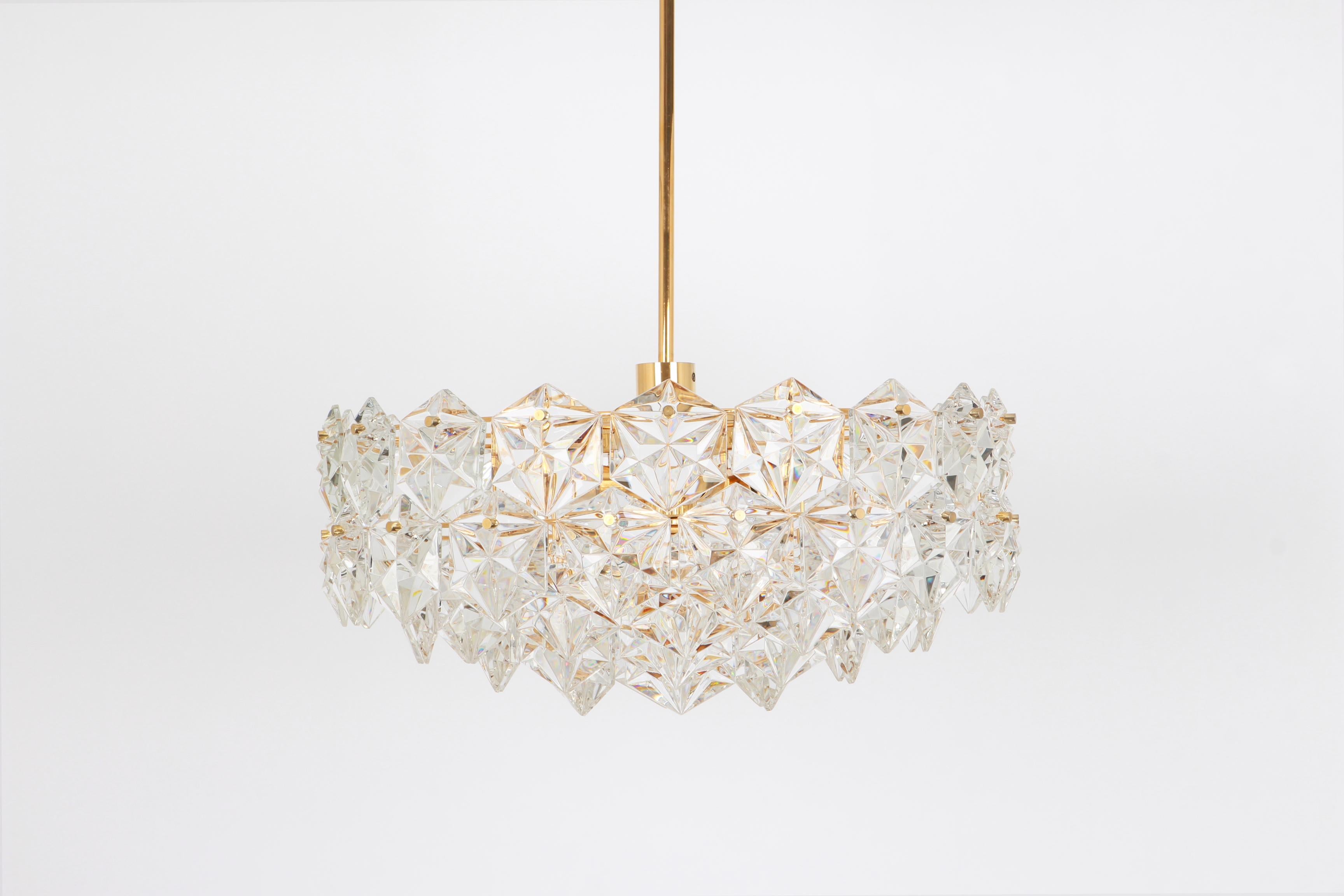 1 of 2 Kinkeldey Chandelier Gilt Brass and Crystal Glass, Germany, 1970s For Sale 1