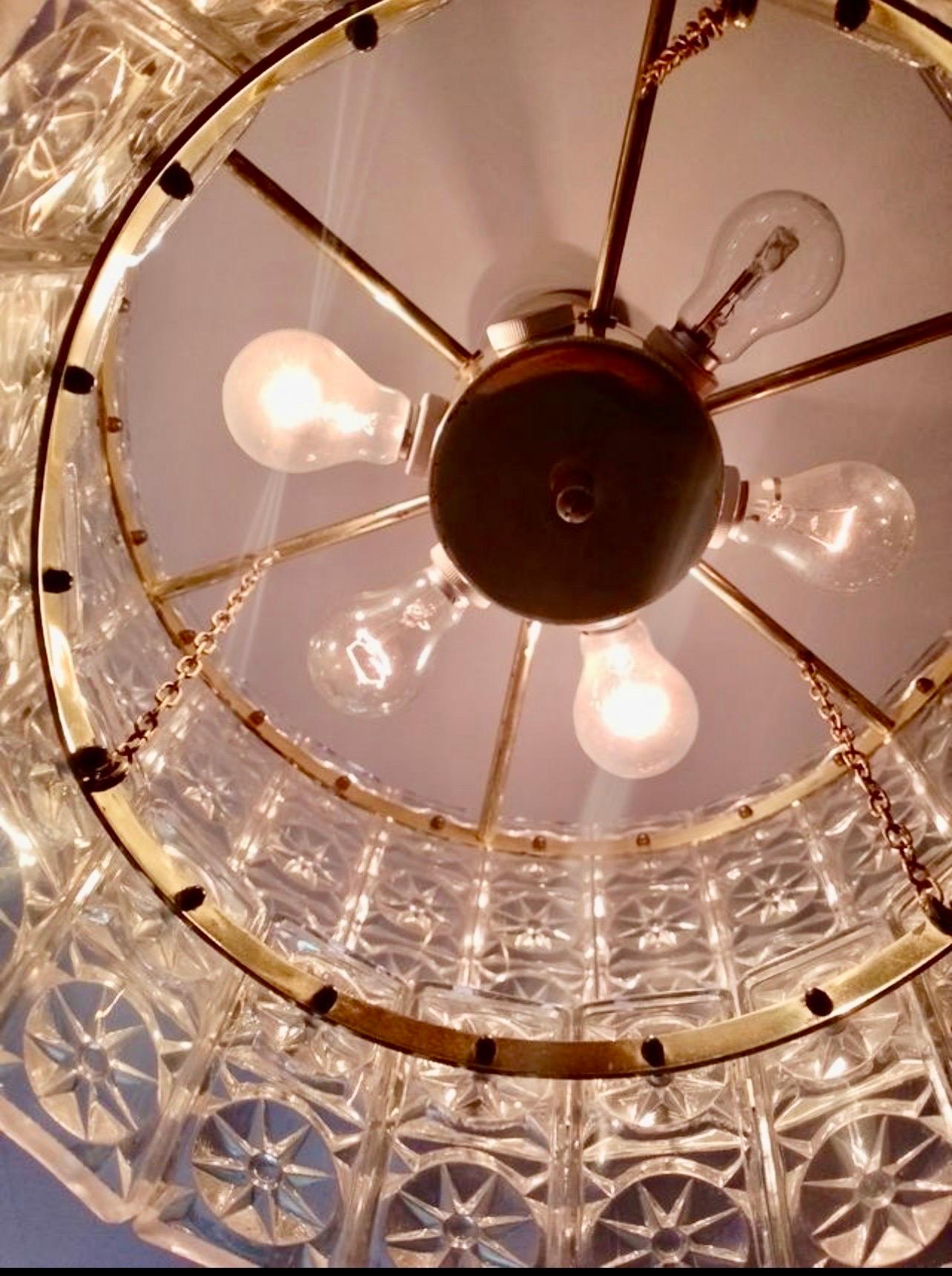 Milieu du XXe siècle Lustre Kinkeldey en verre avec structure en laiton, Autriche, 1960 en vente