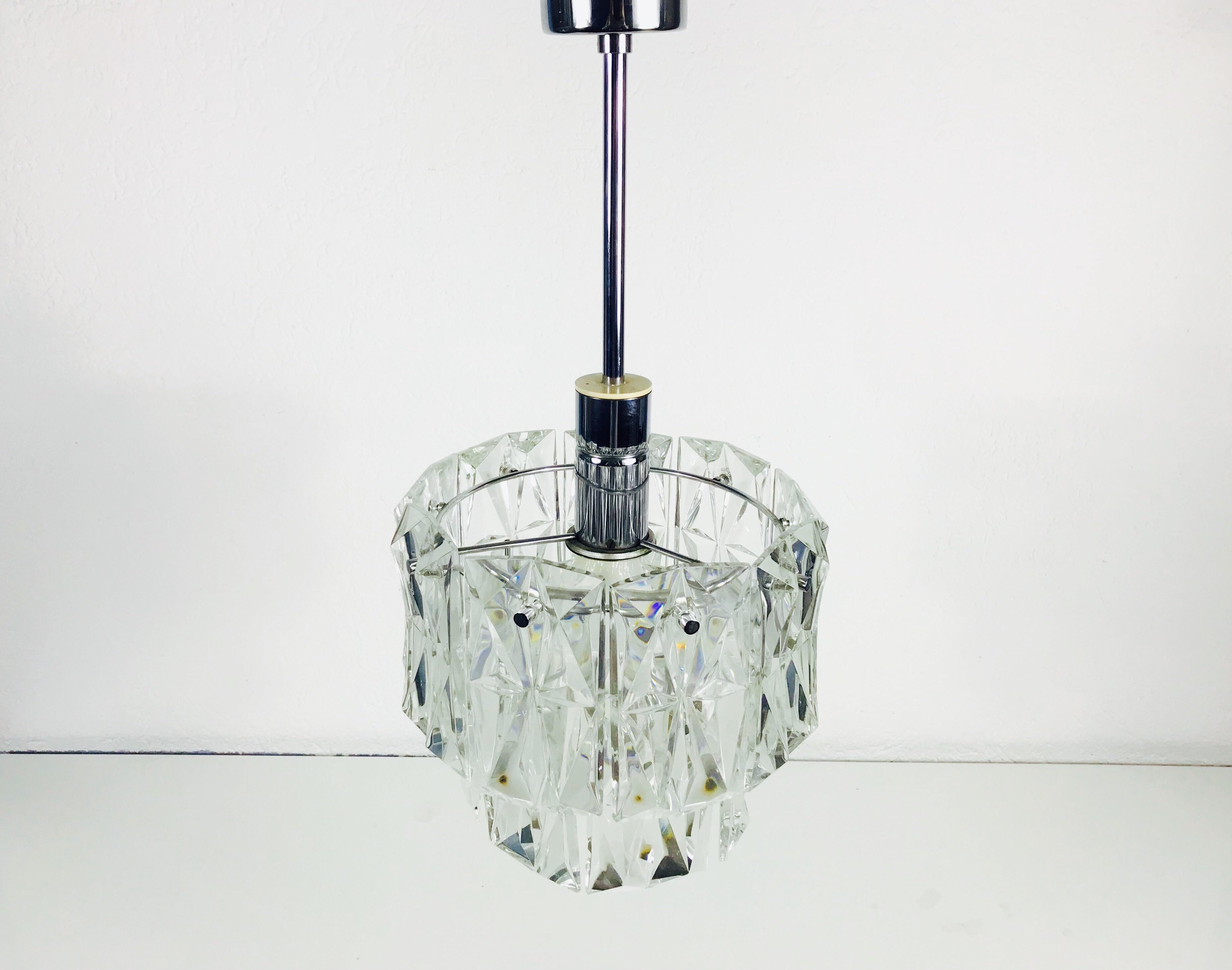 Kinkeldey Crystal Ice Glass Chandelier, circa 1960s In Good Condition For Sale In Hagenbach, DE