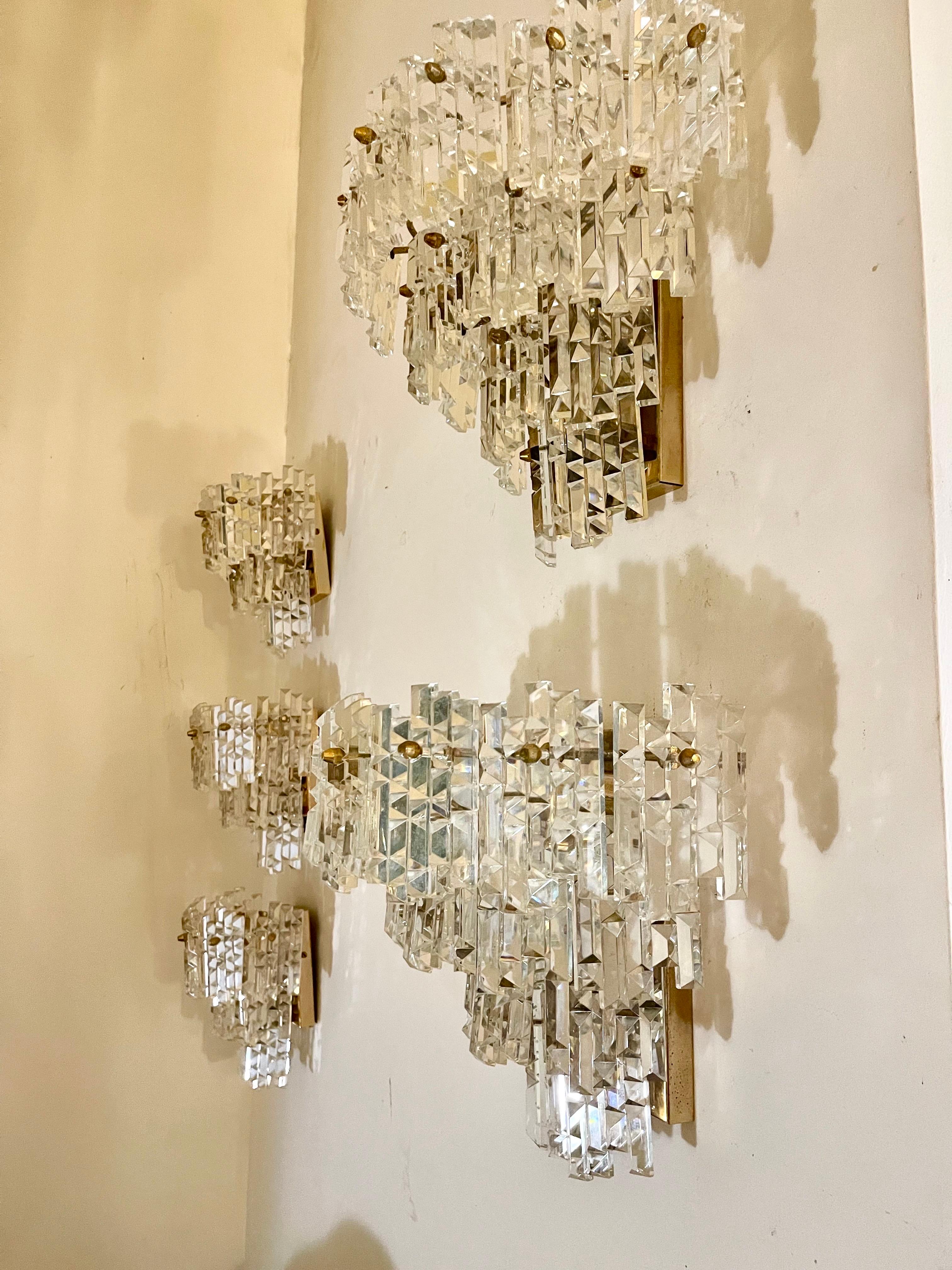 Mid-Century Modern Kinkeldey Pair Wall Lighting Glass Cut with Brass Structure XL, Austria, 1970 en vente