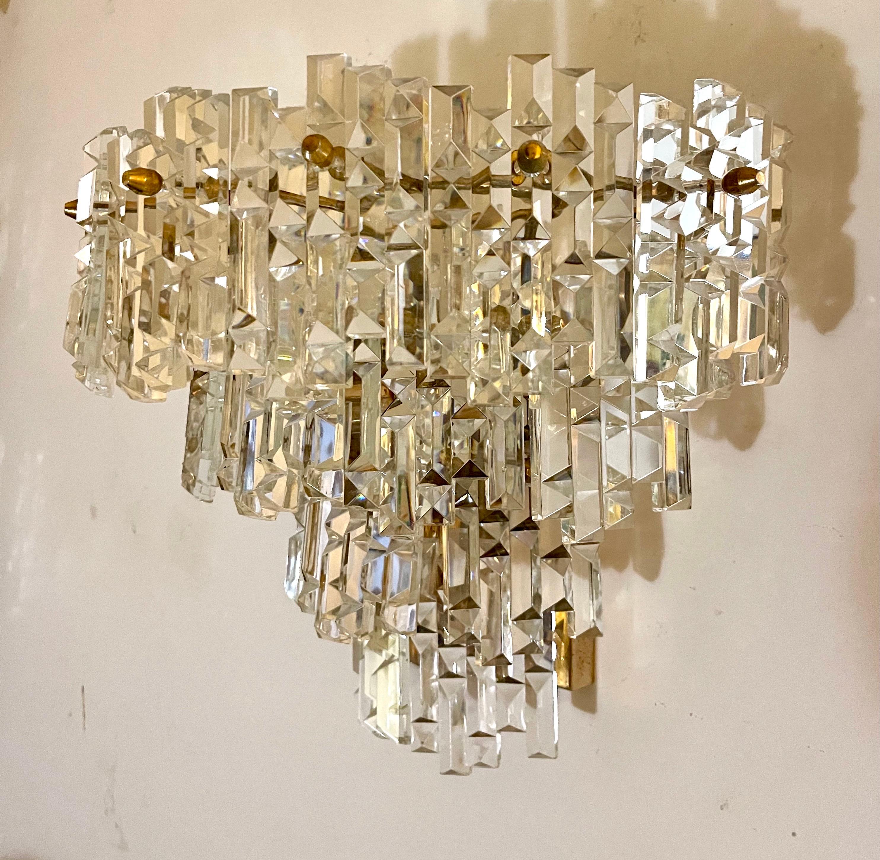 Kinkeldey Pair Wall Lighting Glass Cut with Brass Structure XL, Austria, 1970 Bon état - En vente à La xara, VC