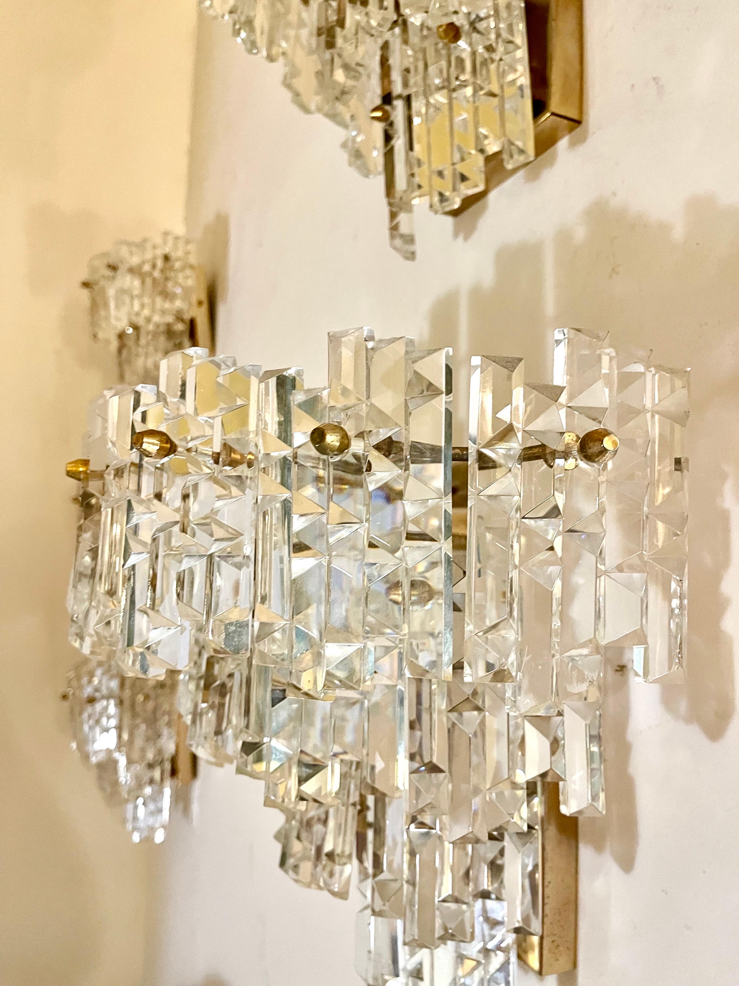 Fin du 20e siècle Kinkeldey Pair Wall Lighting Glass Cut with Brass Structure XL, Austria, 1970 en vente