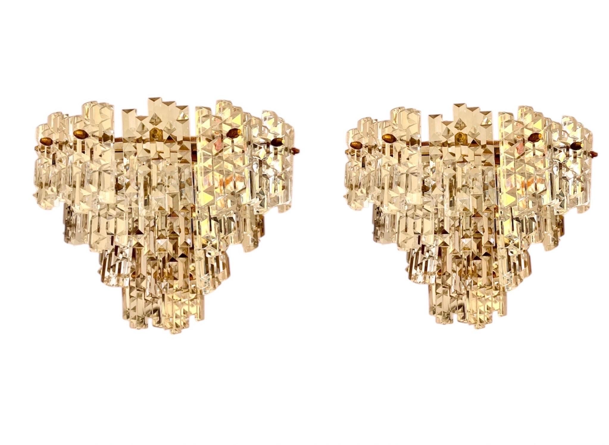 Kinkeldey Pair Wall Lighting Glass Cut with Brass Structure XL, Austria, 1970 en vente