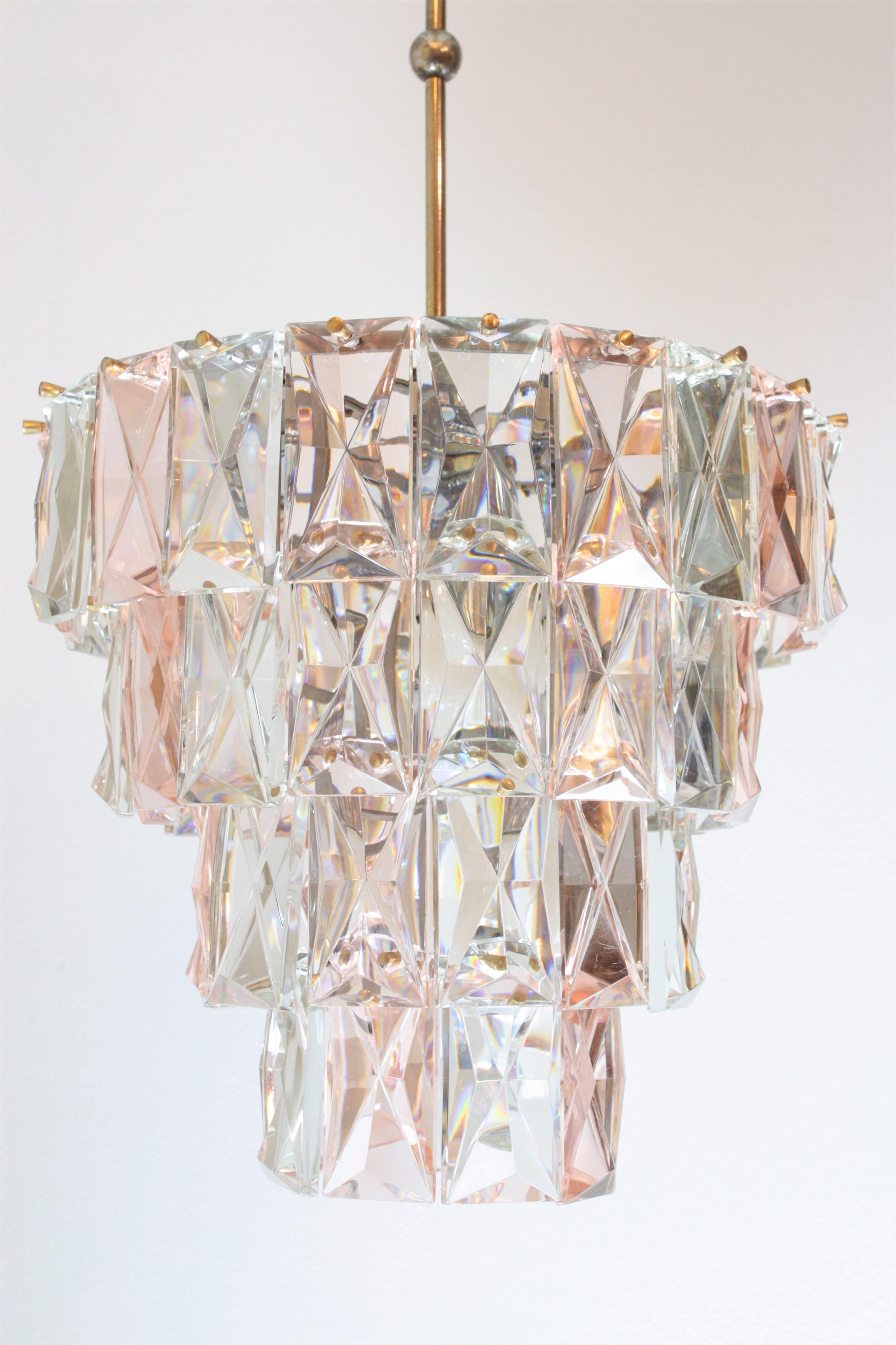Mid-Century Modern Kinkeldey rectangular Prysm pink and clear crystal four-tier chandelier, Germany, 1960s.
Unusual pink and clear crystal Mid-Century Modern Kinkeldey chandelier: Four-tiers chandelier with deep faceted rectangular crystal prisms