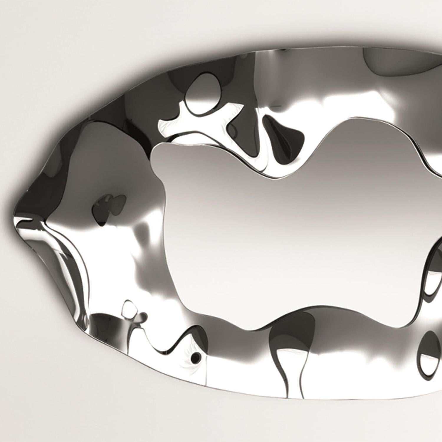 Mirror kinky oval in high temperature fused mirror glass,
6 mm thickness. With fused mirror glass frame and with
silvered metal back.
Also available in kinky square or rectangular mirror.