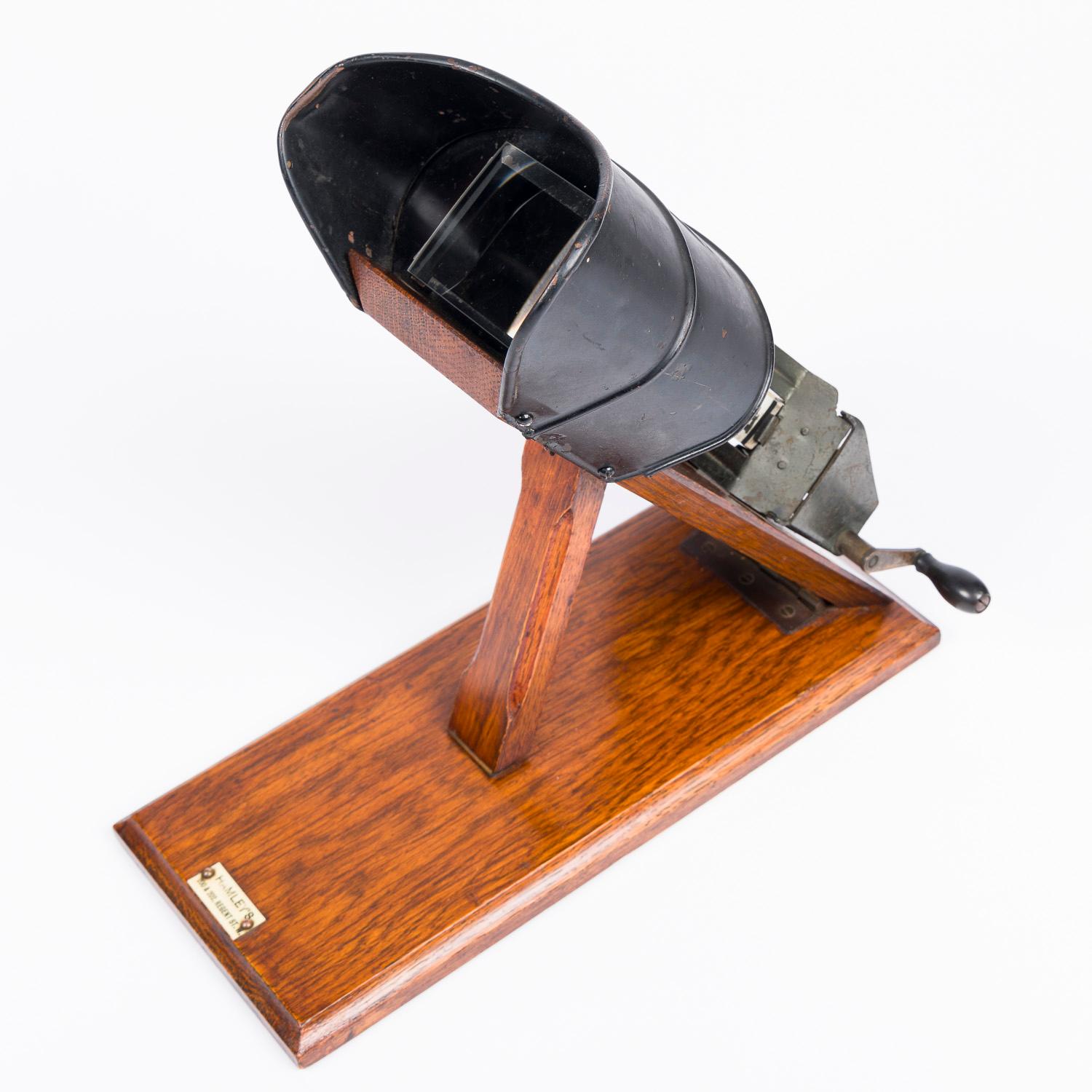 Optical Glass Kinora monochrome motion picture viewer, circa 1905. For Sale