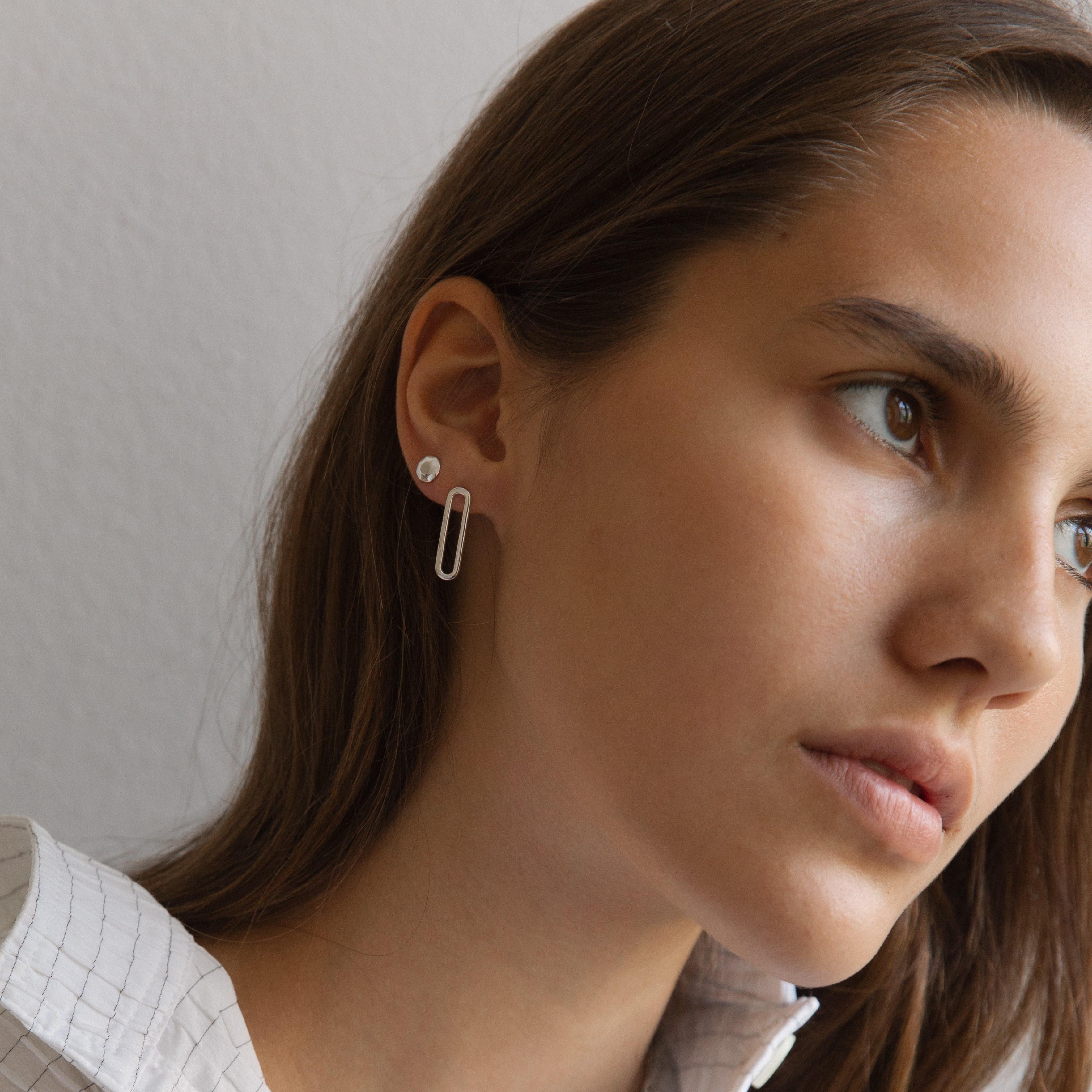 A modern classic, this pair of fine earrings is handmade in solid recycled sterling silver. It presents the single link that is the very core idea of our Oxygen Collection, inspired by the traditional art of Japanese wood