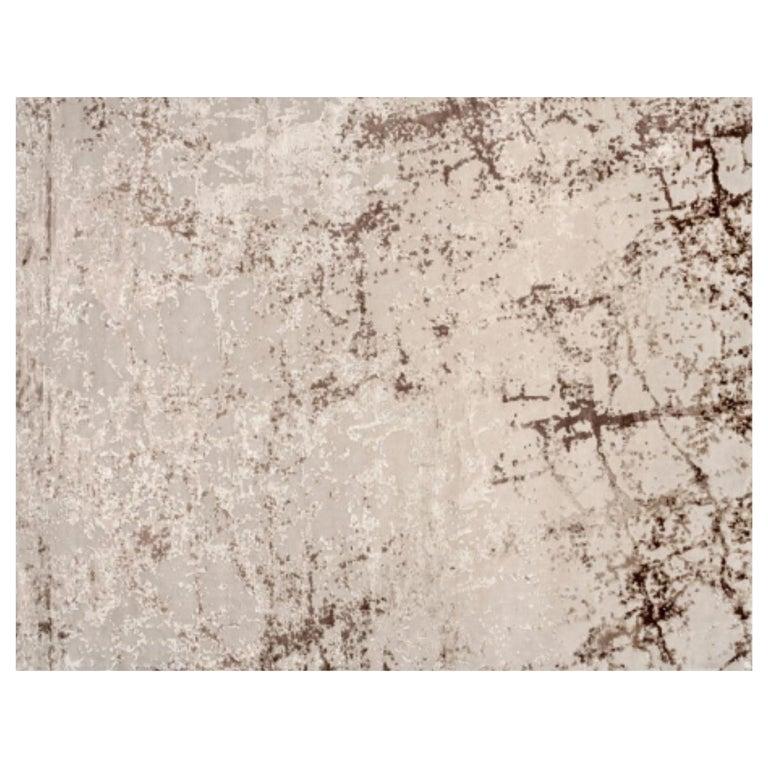 Tappeto KINTSUGI 400 di Illulian
Dimensioni: D400 x H300 cm 
Materiali: Lana 50%,  Seta 50%
Sono disponibili varianti e i prezzi possono variare a seconda dei materiali e delle dimensioni. Contattateci.

Illulian, storico e prestigioso marchio di