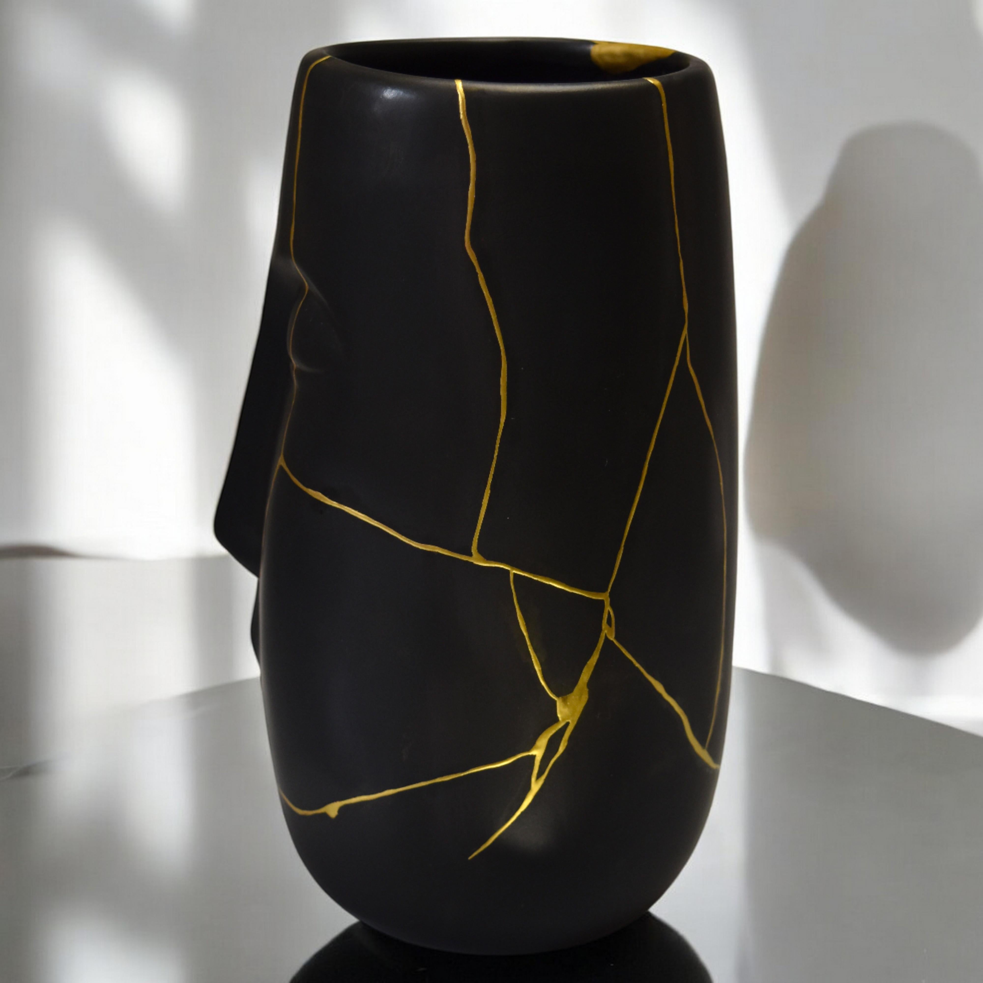 XXI secolo e contemporaneo Vaso Kintsugi Black face in vendita