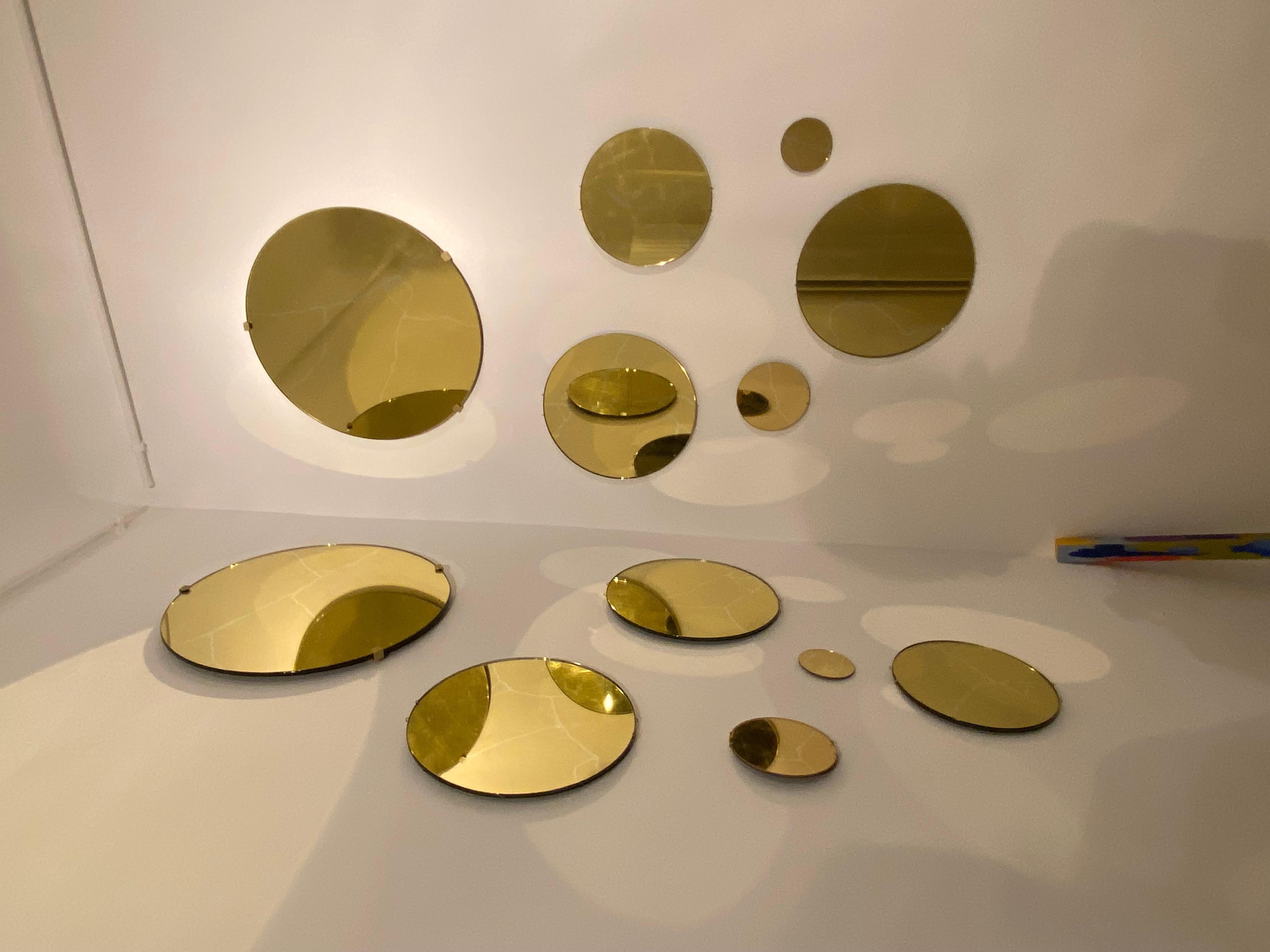 XXIe siècle et contemporain Miroir circulaire Kintsugi avec abat-jour doré en vente
