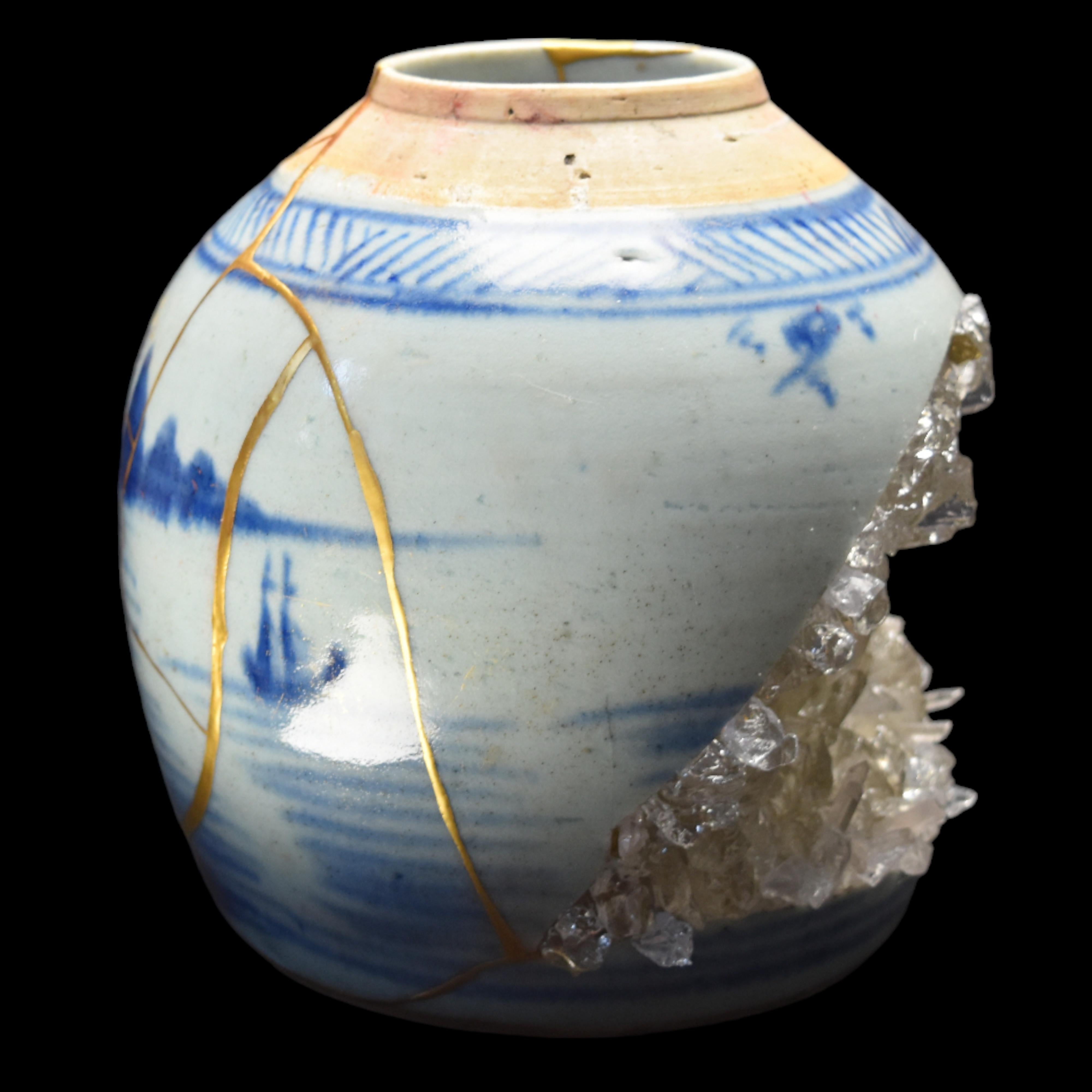 Neobarocco Vaso geode Kintsugi con oro in vendita