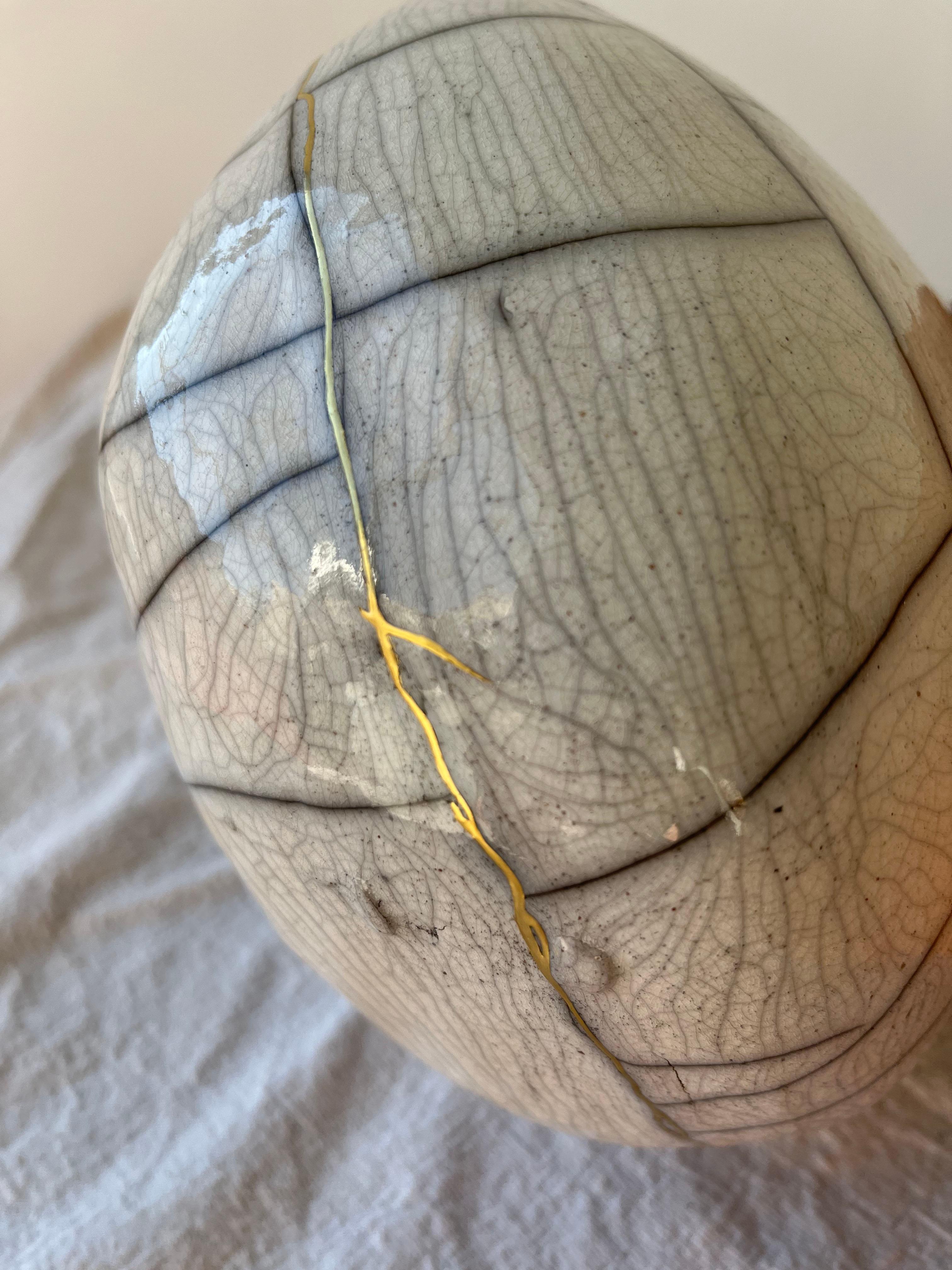 22k Gold Kintsugi-Repaired Raku Fired Decorative Moon Vase In New Condition In Brooklyn, NY