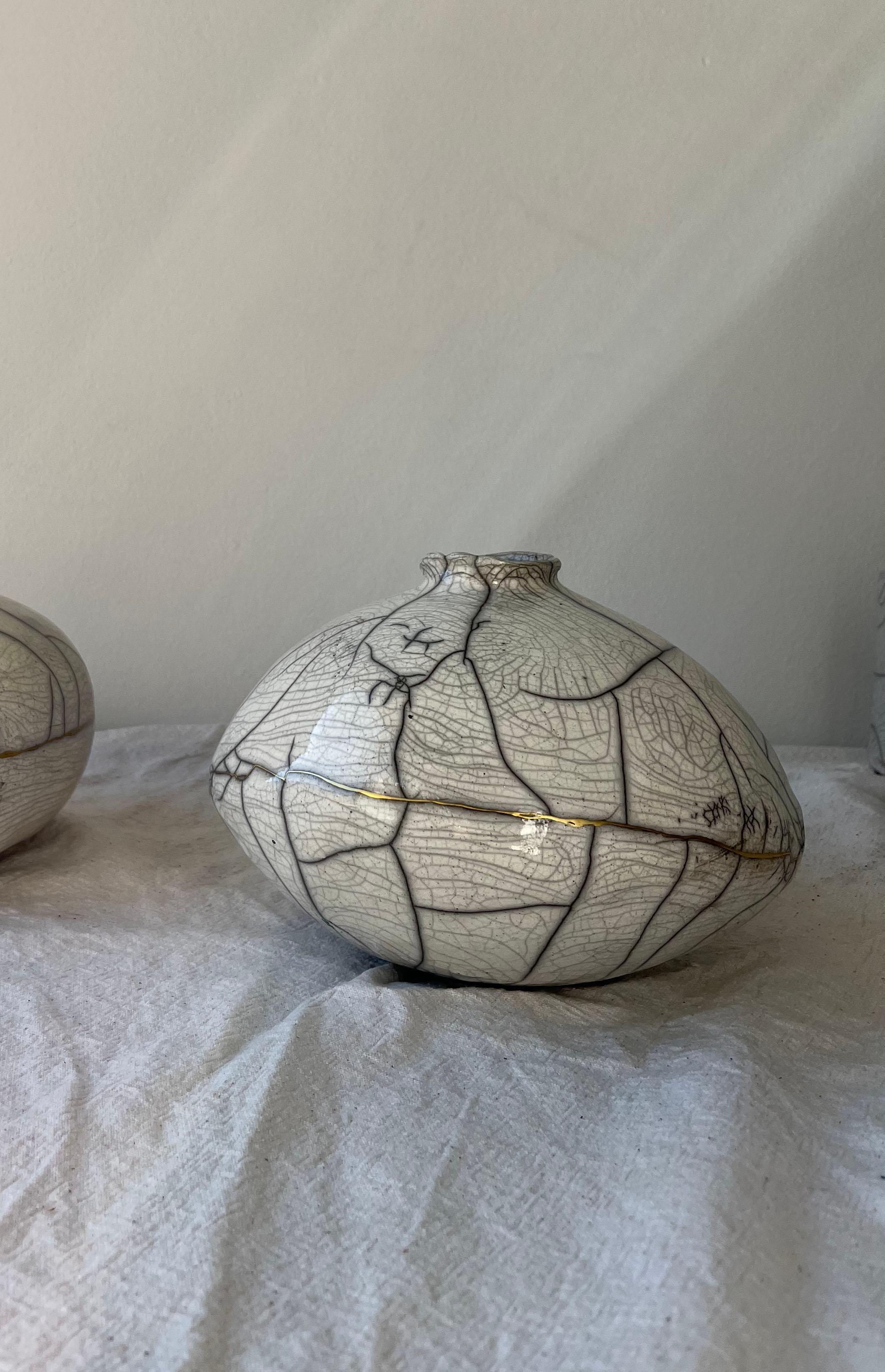 22k Gold Kintsugi-Repaired Raku Fired Decorative Moon Vase 3