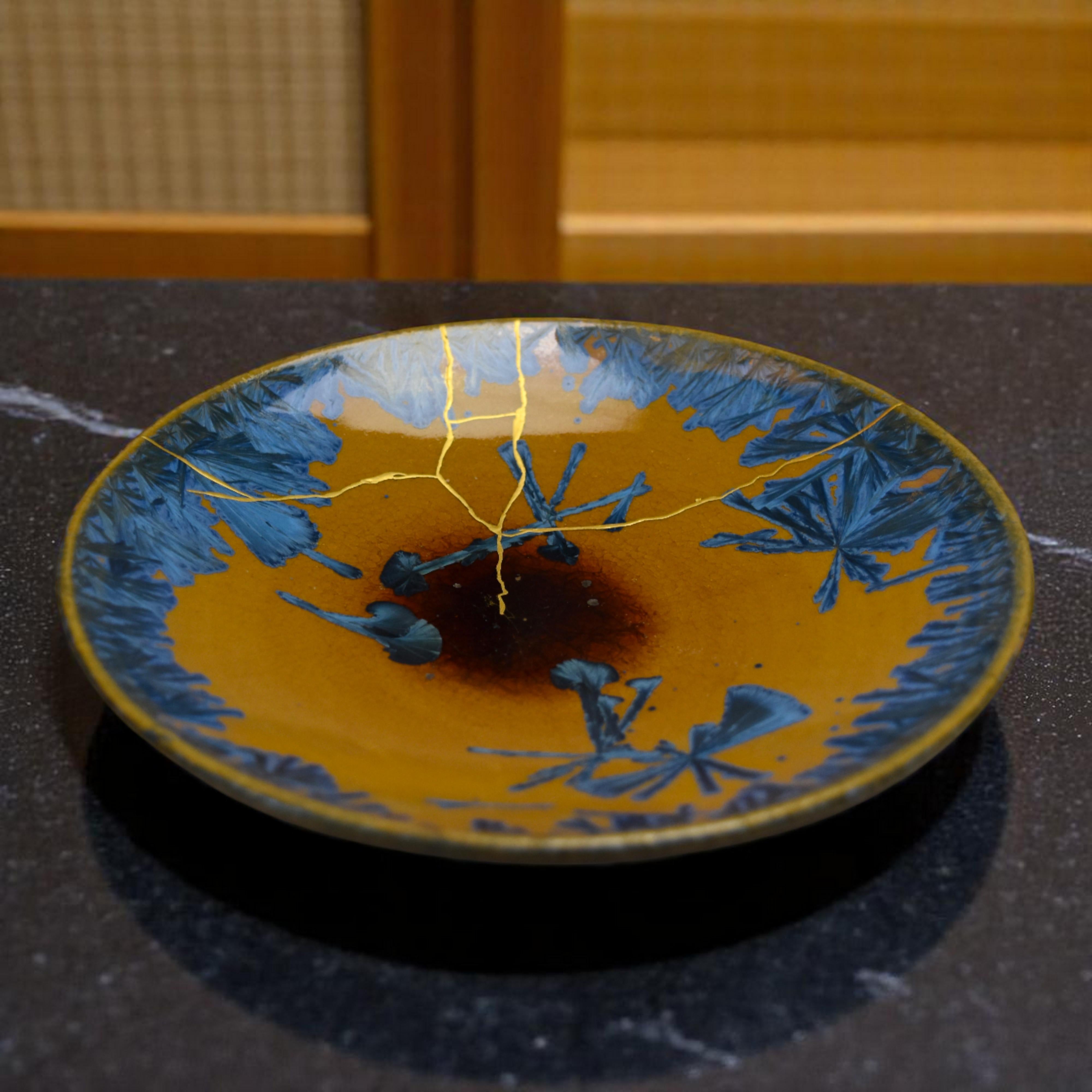 El Resplandor del Fénix: Cuenco Kintsugi de Porcelana Cristalizada, un Renacimiento Dorado

Descubre una obra maestra de resistencia y belleza: un cuenco de porcelana de rara elegancia, vibrante con un profundo tono amarillo anaranjado y salpicado
