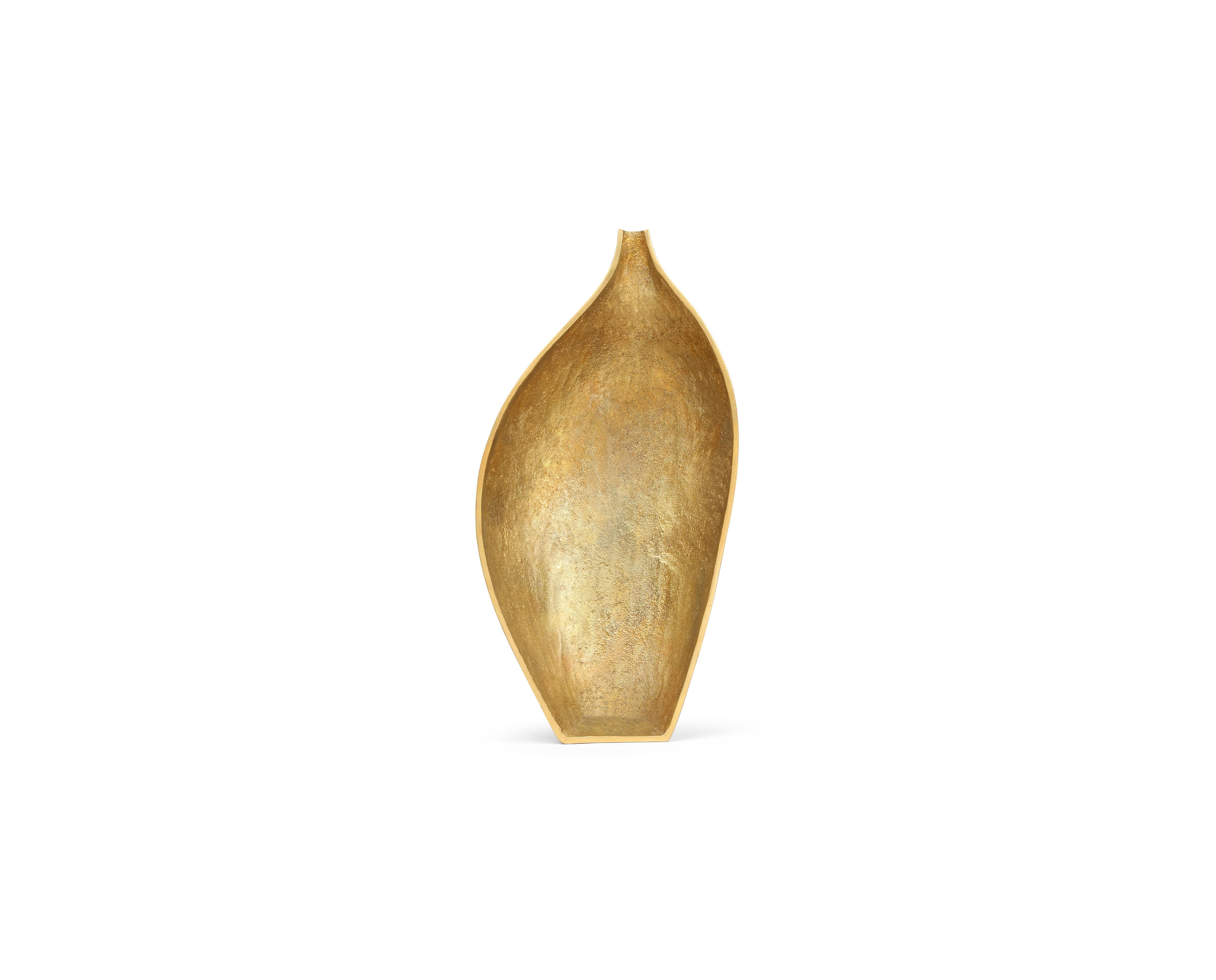 Kinzo hand cast decorative sculpture by Madheke.
Dimensions: W 14.2 x D 7.5 x H 27.5 cm.
Materials: Metal.

KINZO’s eye-catching curves and structure are crafted in a shined cast brass with an ultra-polished rim making it the perfect accent