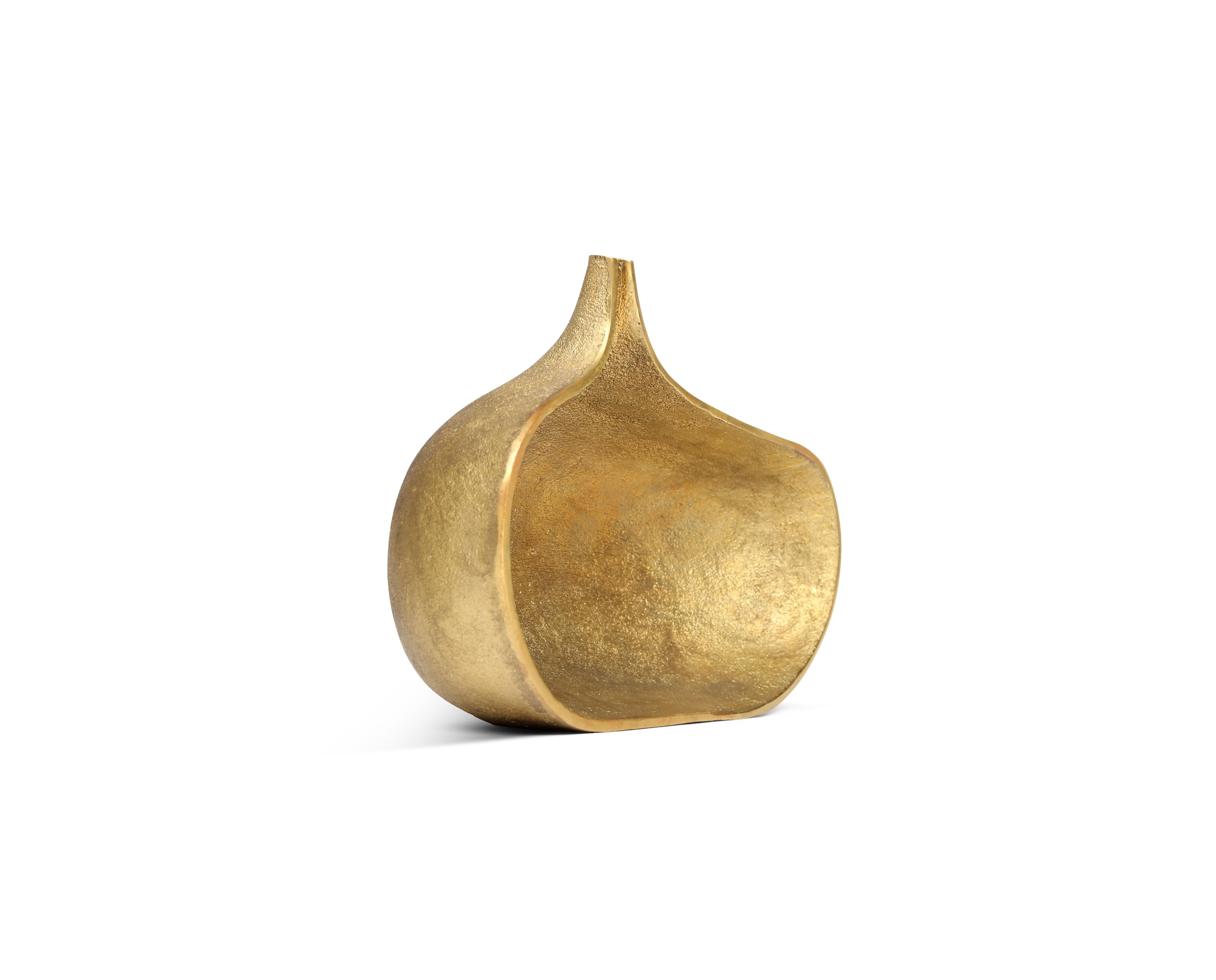 Moderno Scultura decorativa Kinzo, fusa a mano, di Madheke in vendita