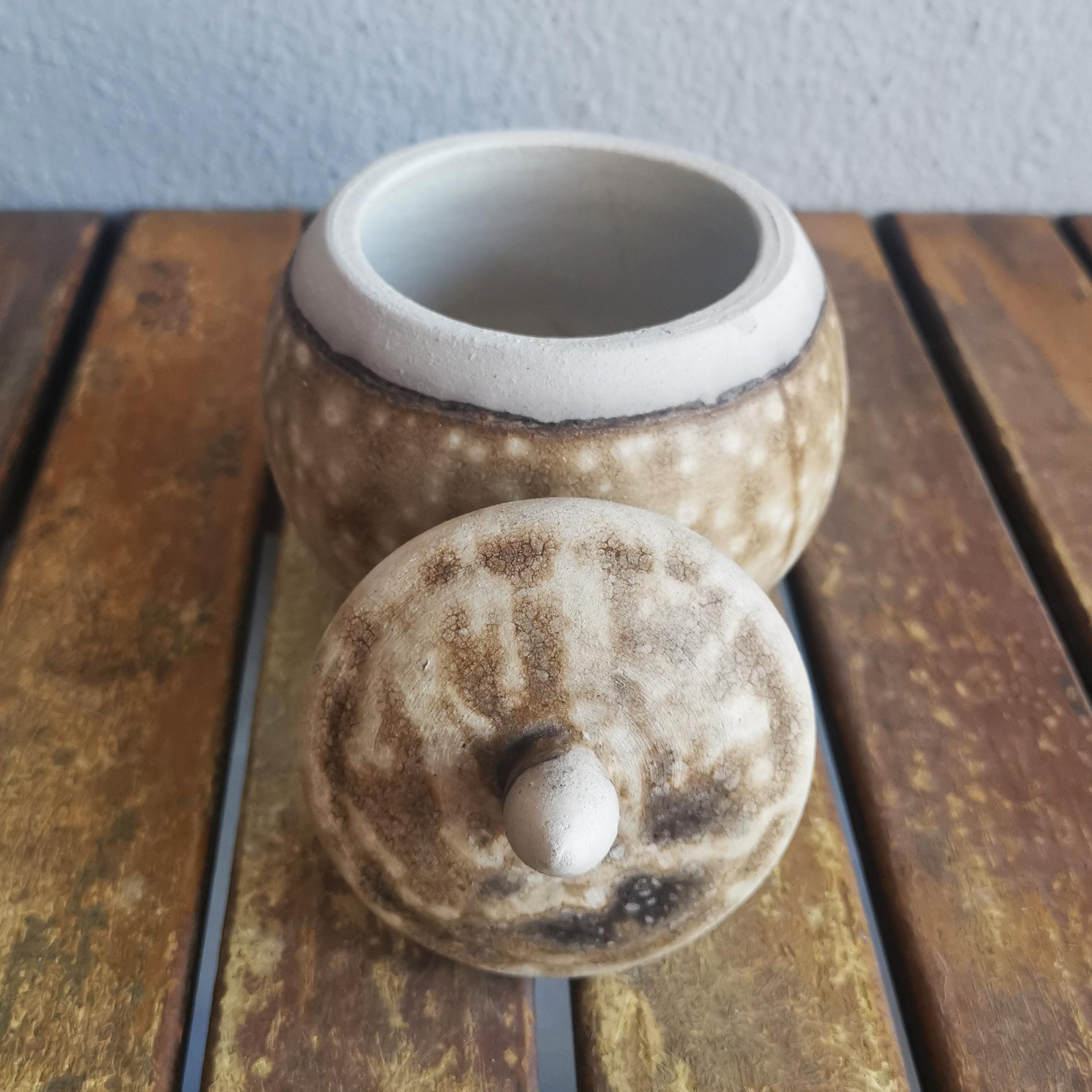 Modern Kioku Small Ceramic Urn - Obvara - Ceramic Raku Pottery For Sale