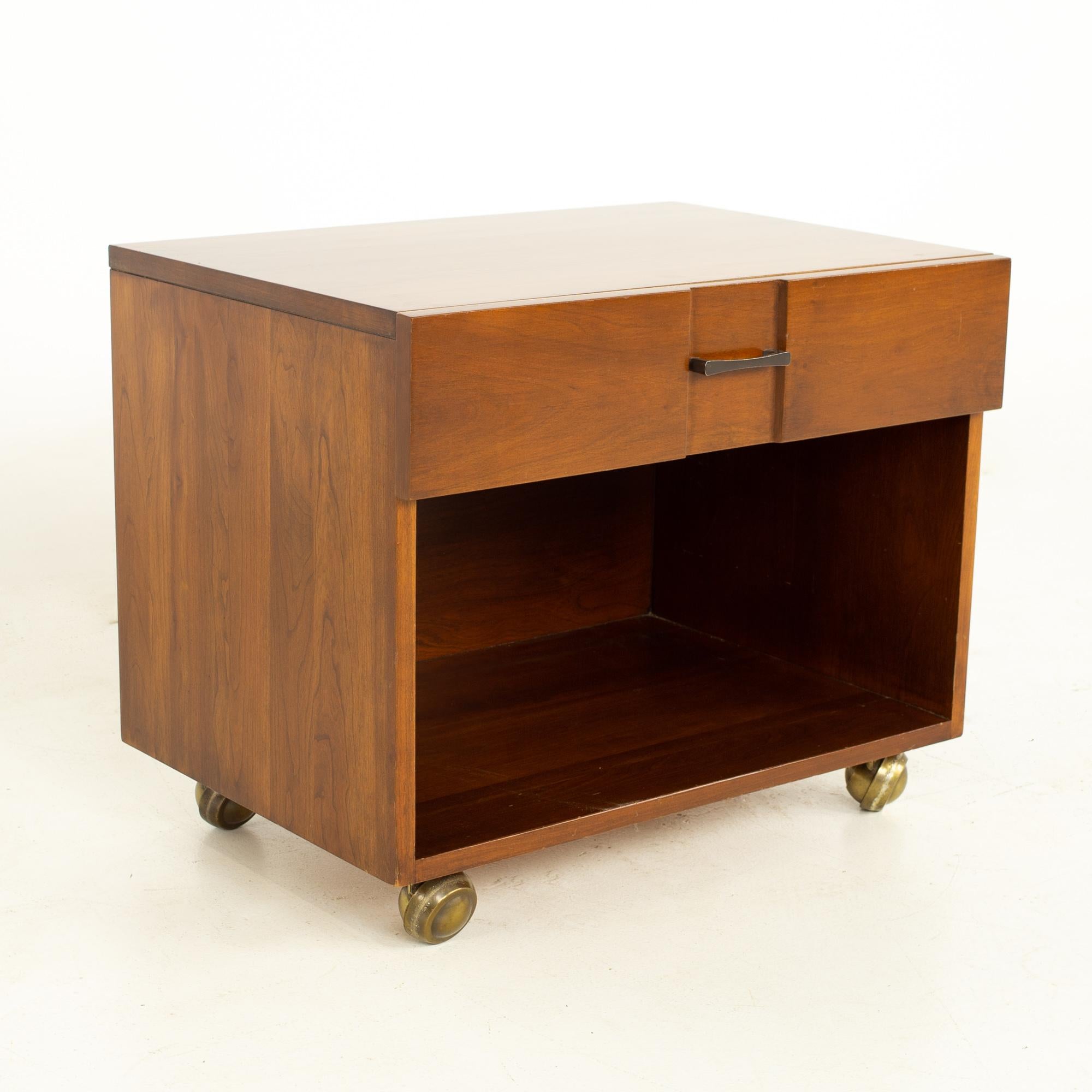 Kipp Stewart American Design Foundation Mid Century Solid Cherrywood Nightstands In Good Condition In Countryside, IL