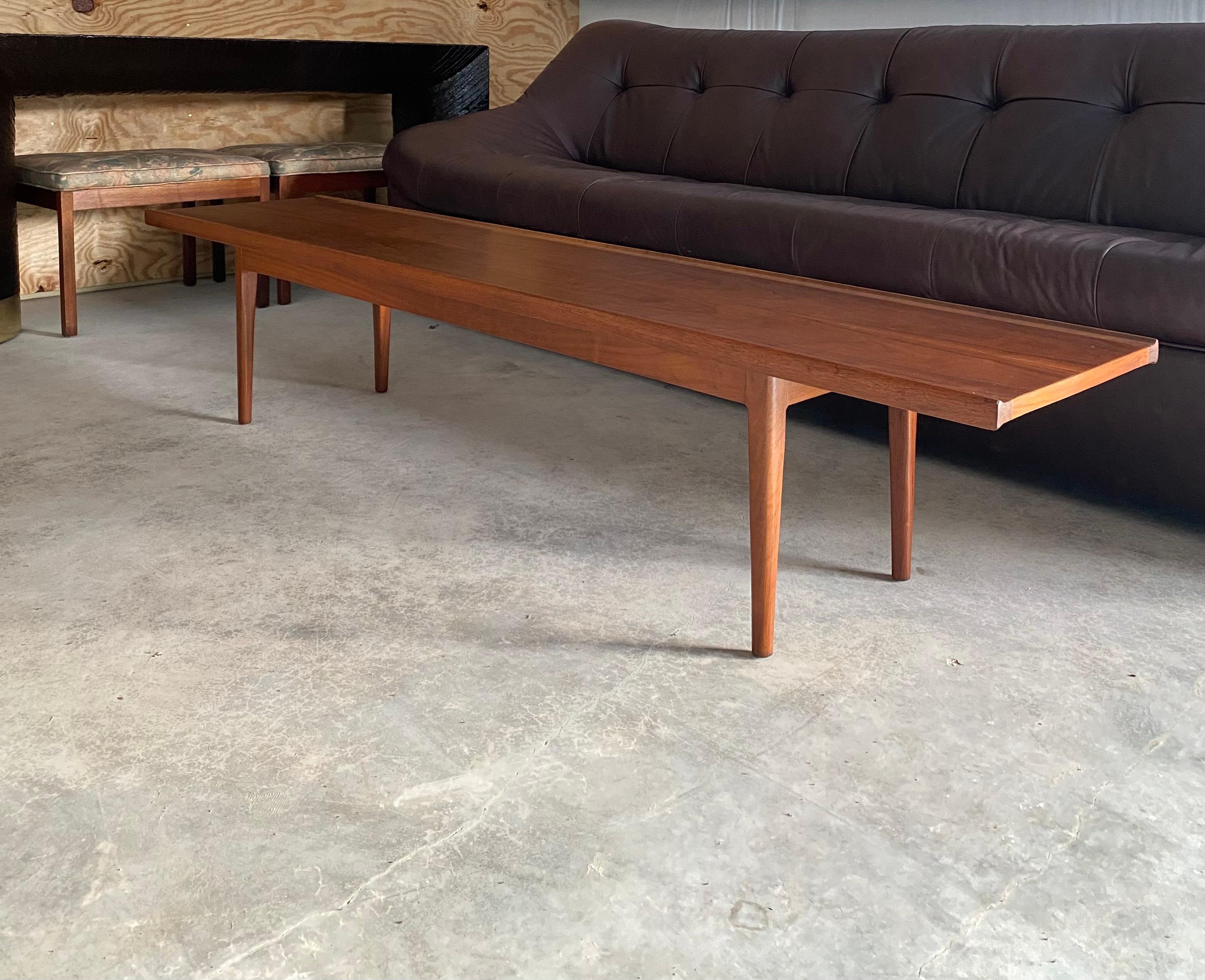 Sculpté Table basse banc Kipp Stewart pour Drexel en vente