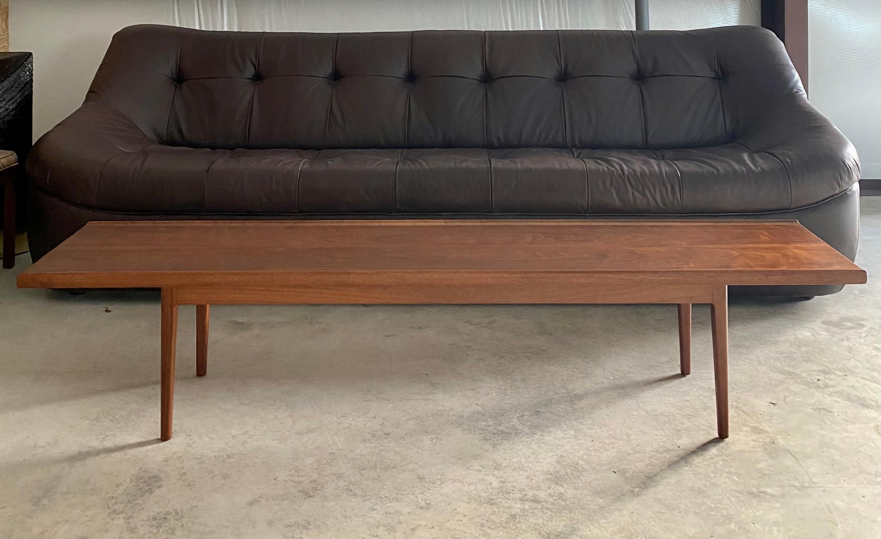 Noyer Table basse banc Kipp Stewart pour Drexel en vente