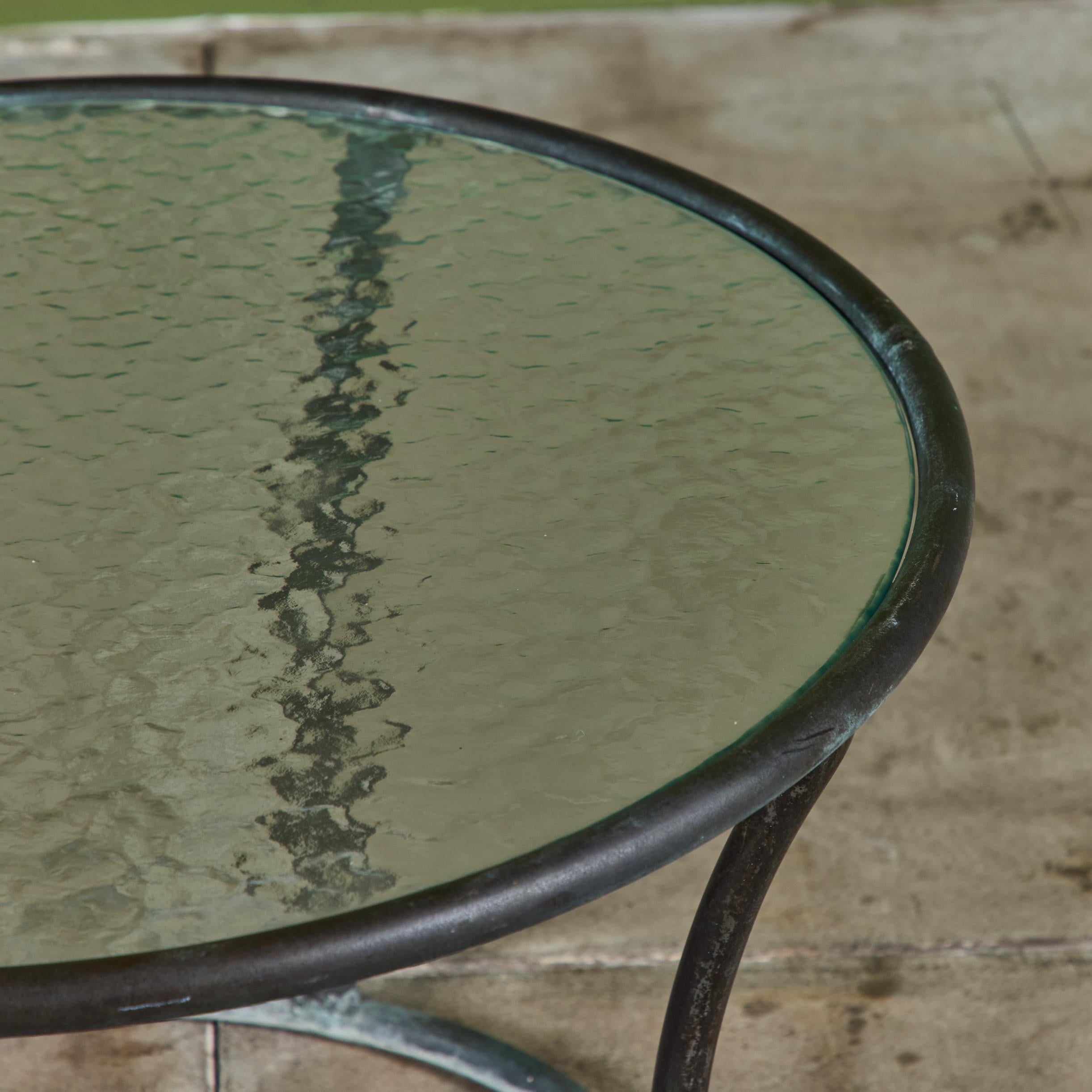 Table d'appoint de patio en bronze Kipp Stewart pour Terra en vente 2