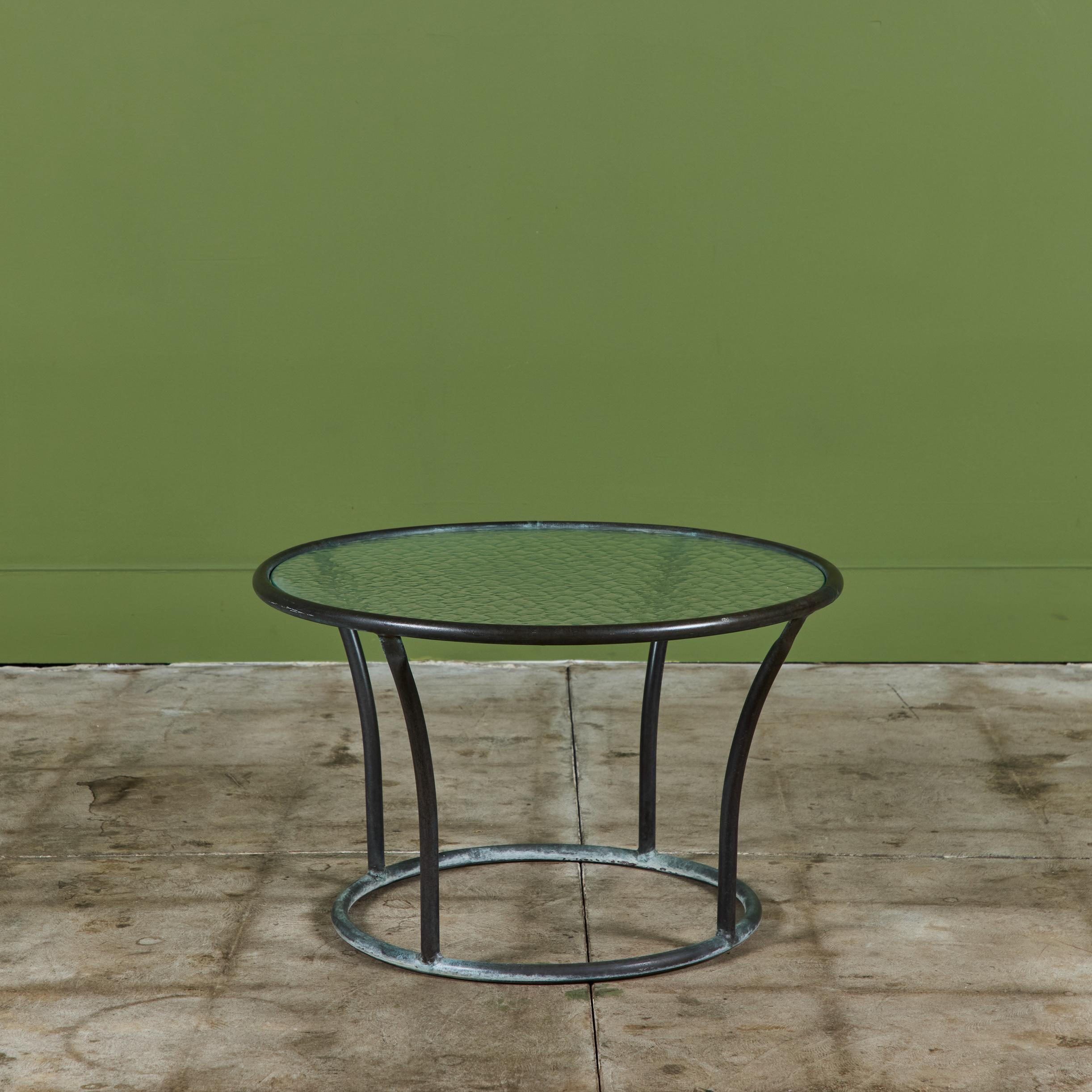 Américain Table d'appoint de patio en bronze Kipp Stewart pour Terra en vente