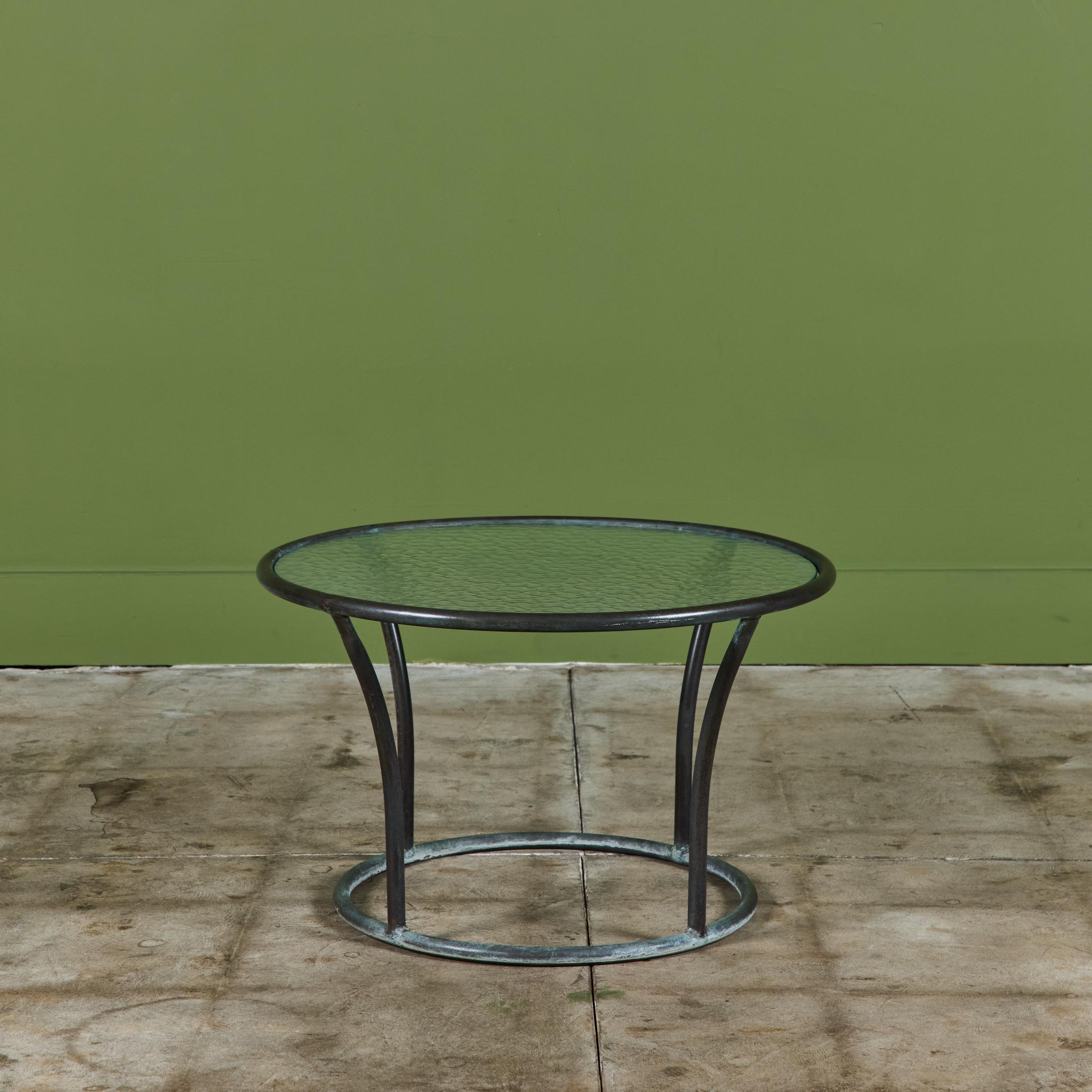 Fin du 20e siècle Table d'appoint de patio en bronze Kipp Stewart pour Terra en vente