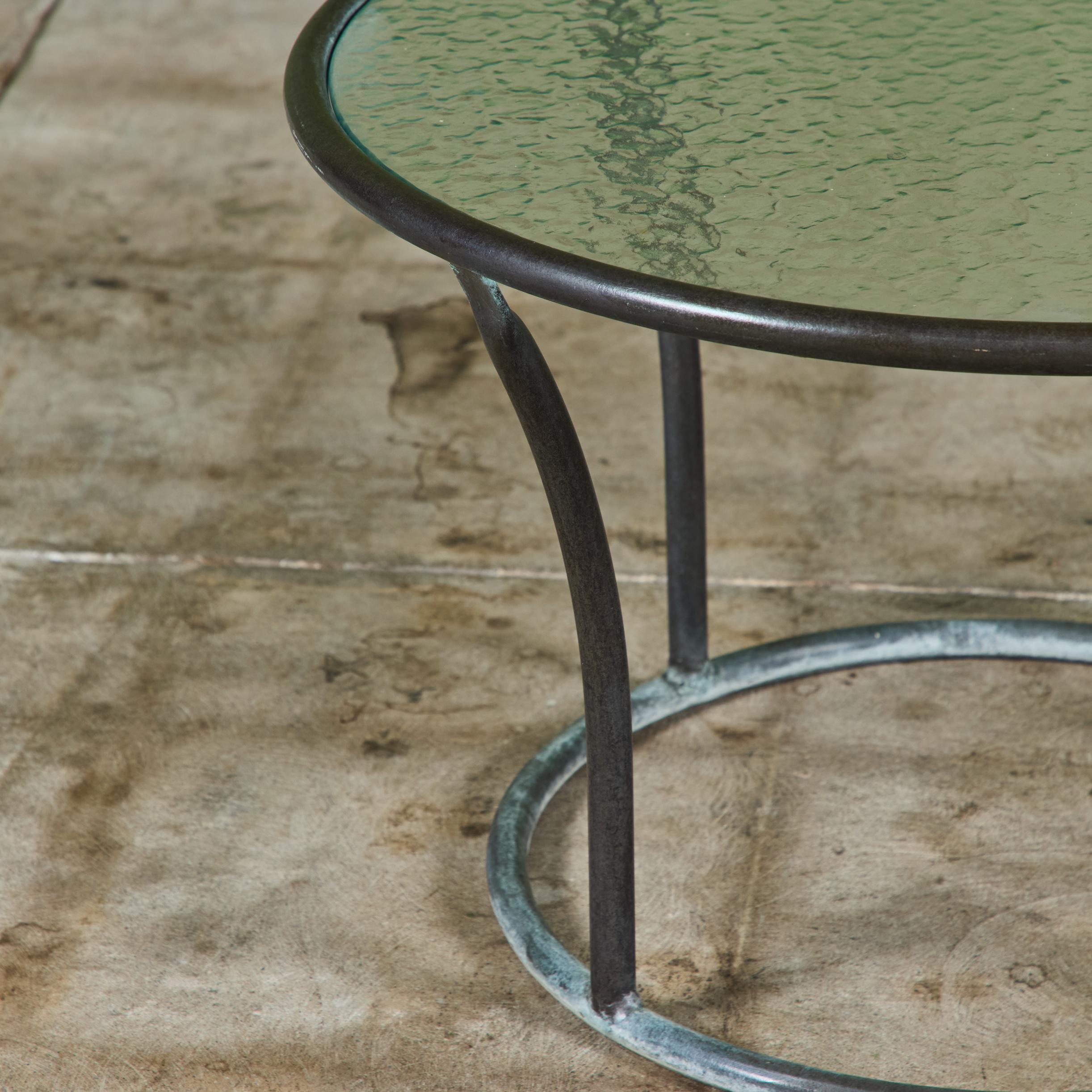 Table d'appoint de patio en bronze Kipp Stewart pour Terra en vente 1